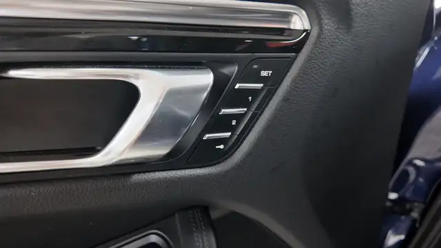 Porsche Macan view 17