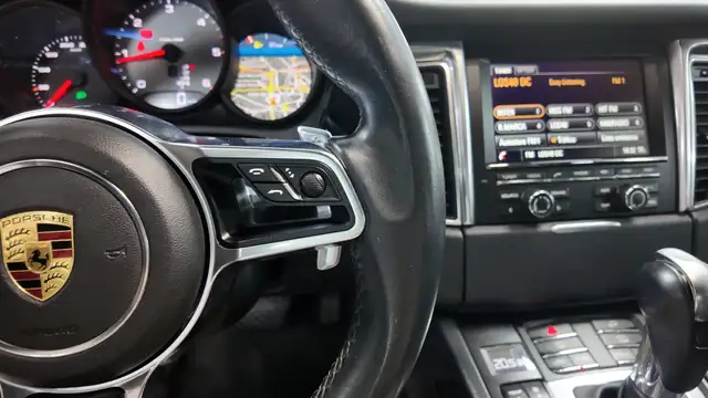 Porsche Macan view 25