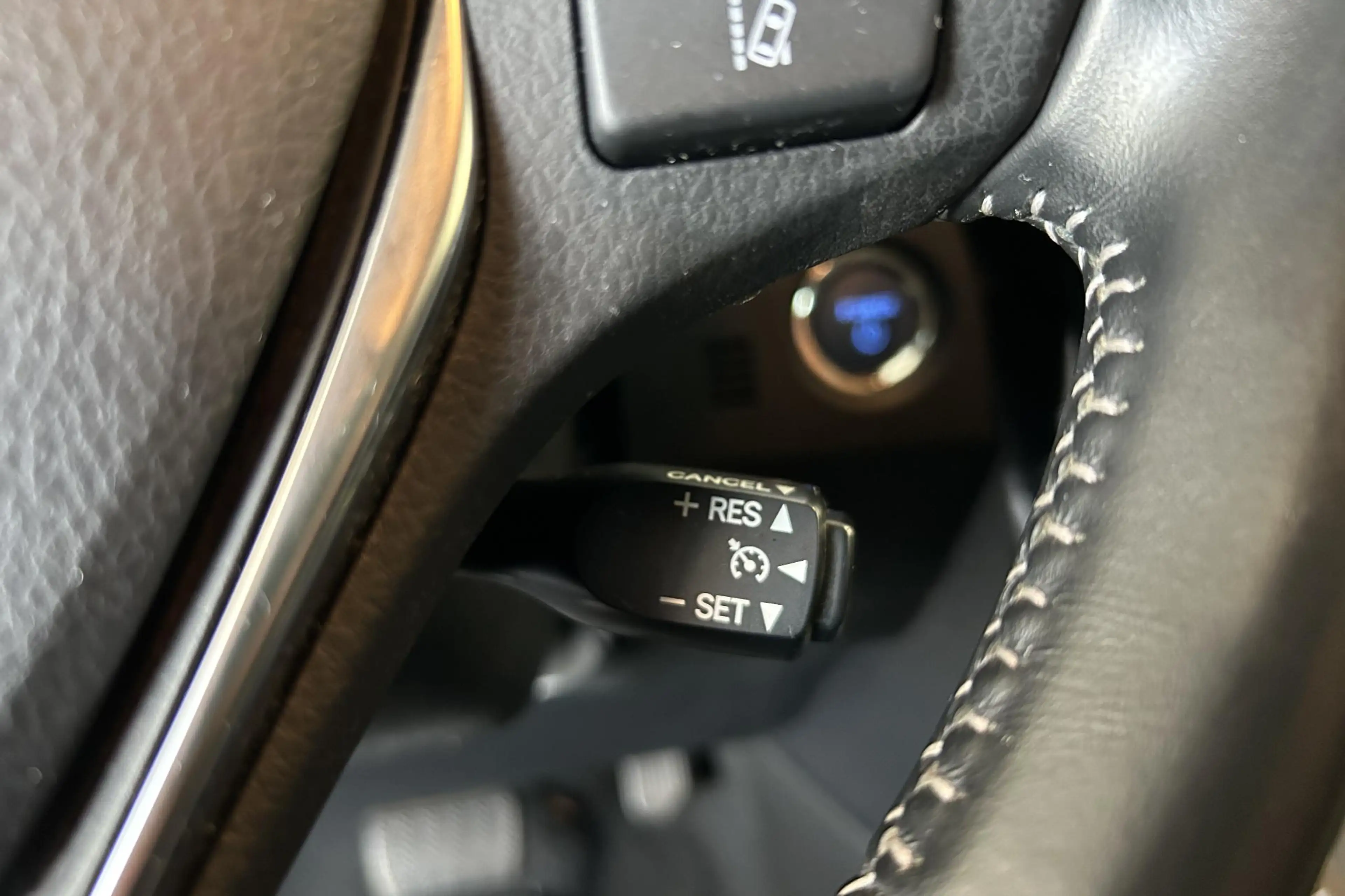 Toyota Auris 1.8 Hybrid Business Plus — photo 13