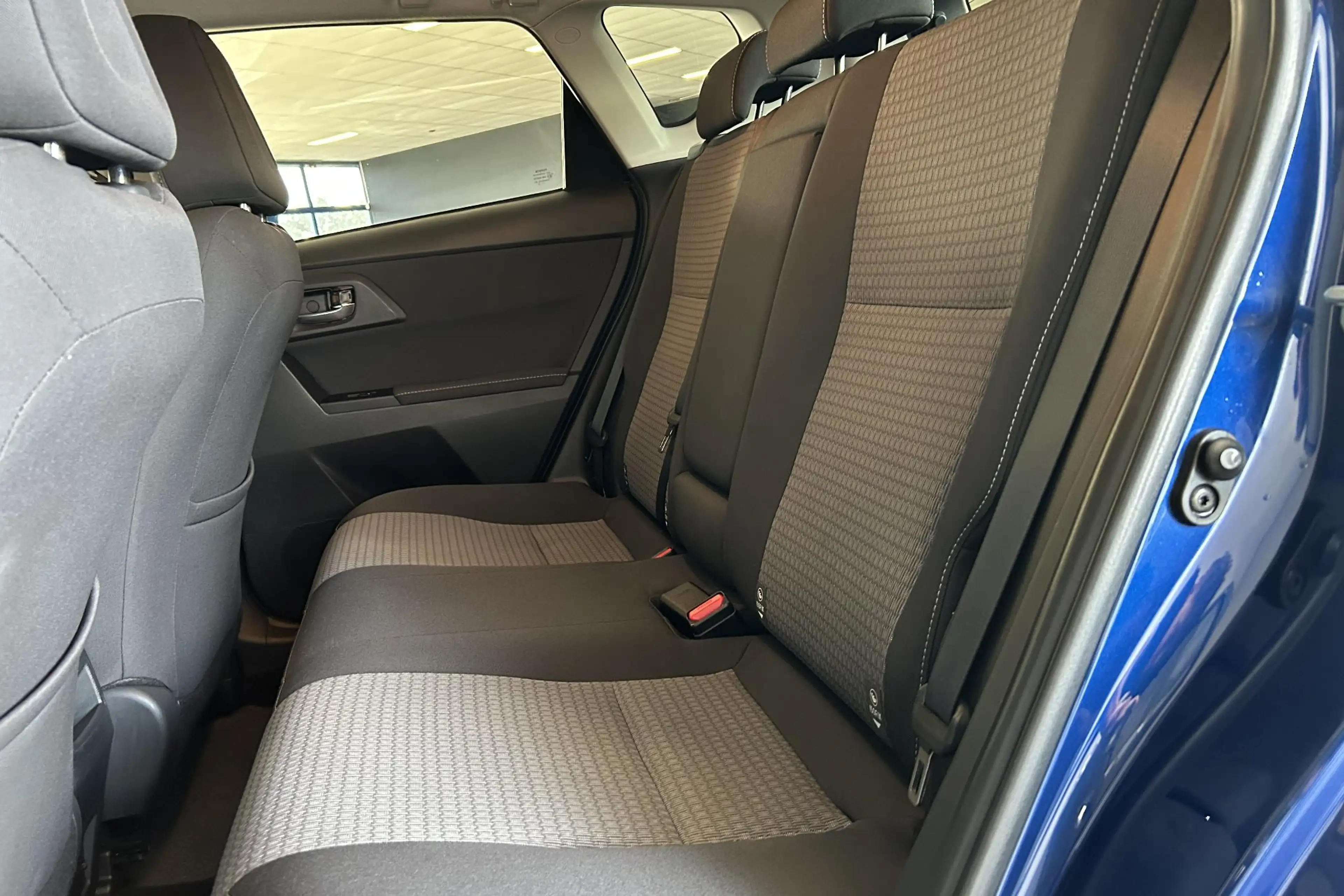 Toyota Auris 1.8 Hybrid Business Plus — photo 15