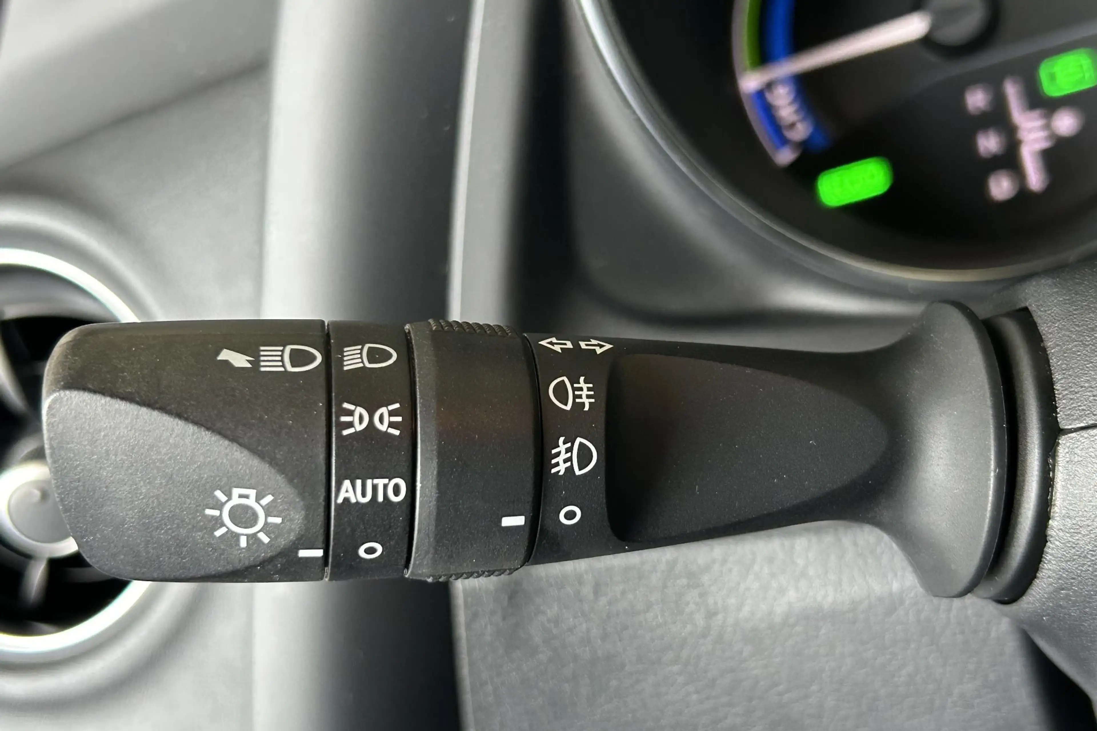 Toyota Auris 1.8 Hybrid Business Plus — photo 11