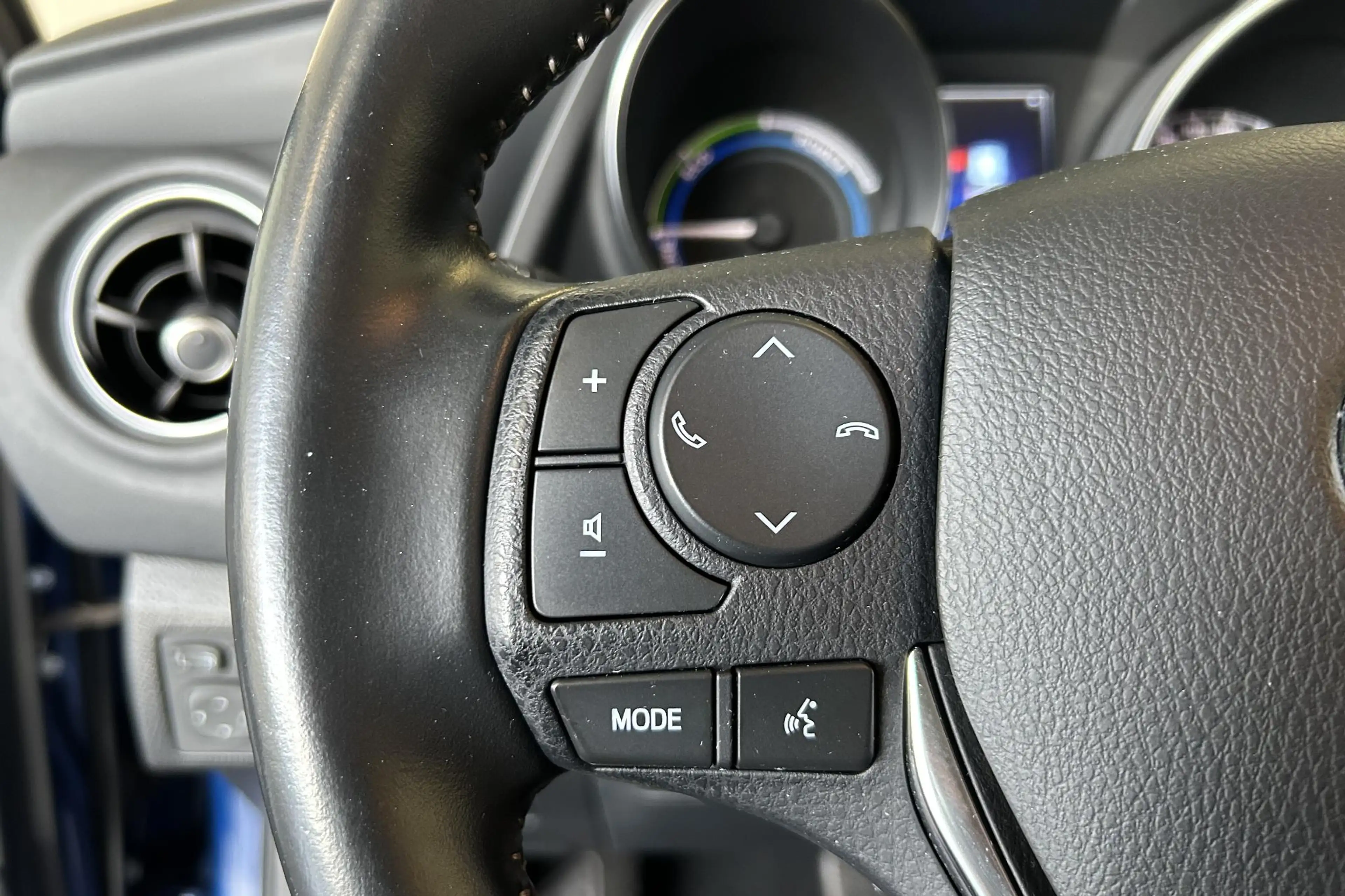 Toyota Auris 1.8 Hybrid Business Plus — photo 9