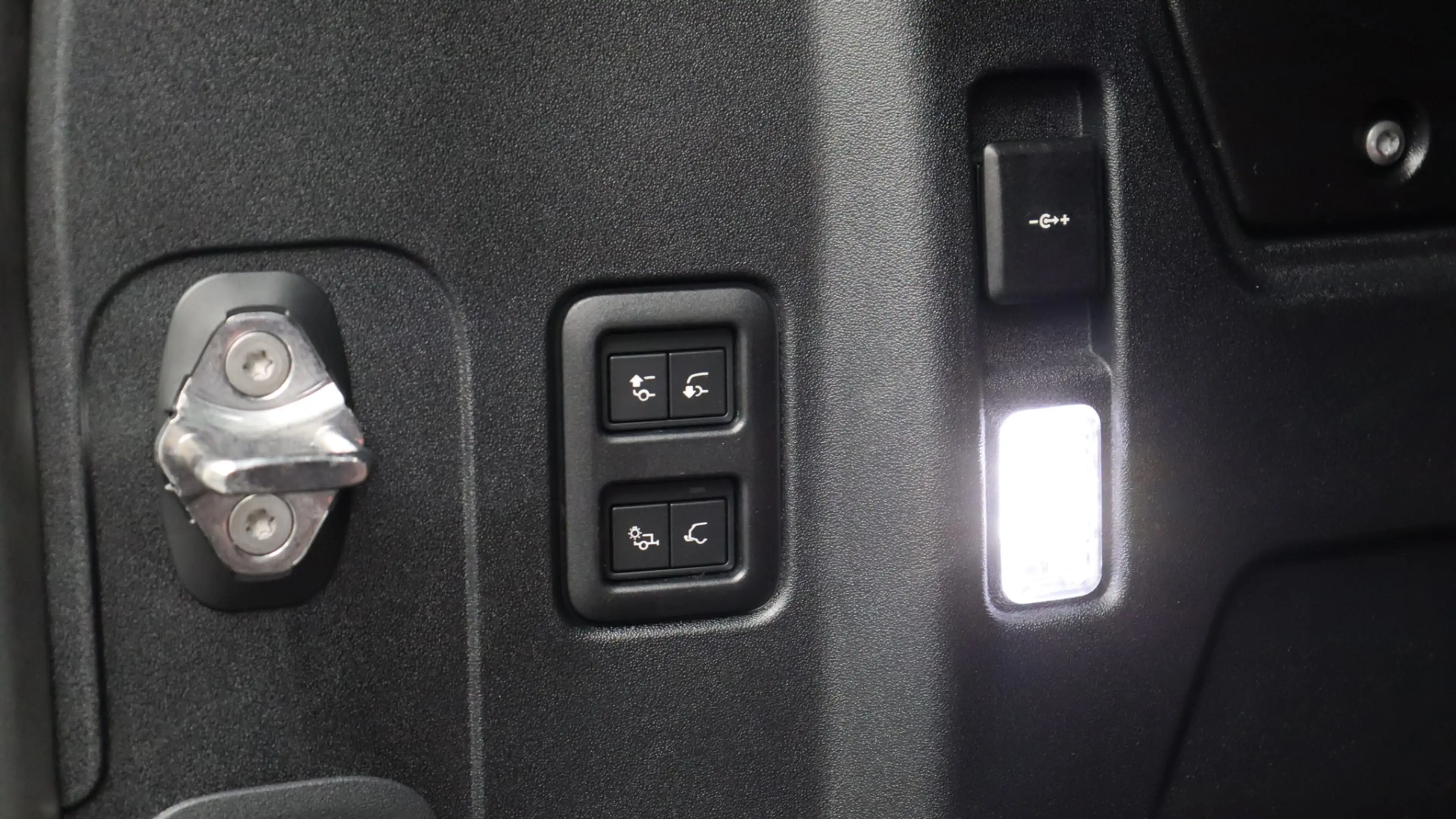 Land Rover Defender 110 P300e 110 X-Dynamic HSE | Stoelventiltie | Hea — photo 22