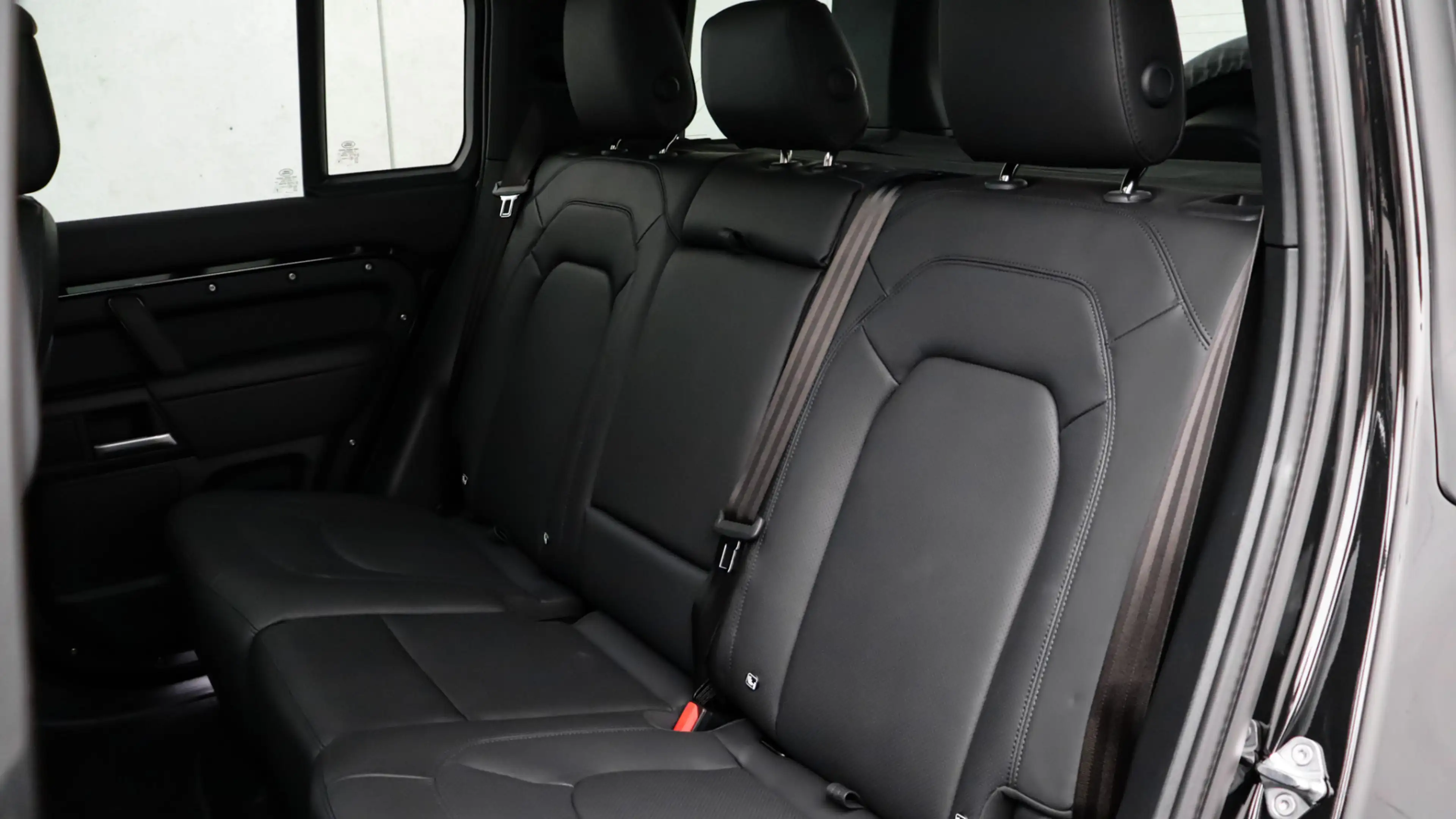 Land Rover Defender 110 P300e 110 X-Dynamic HSE | Stoelventiltie | Hea — photo 27