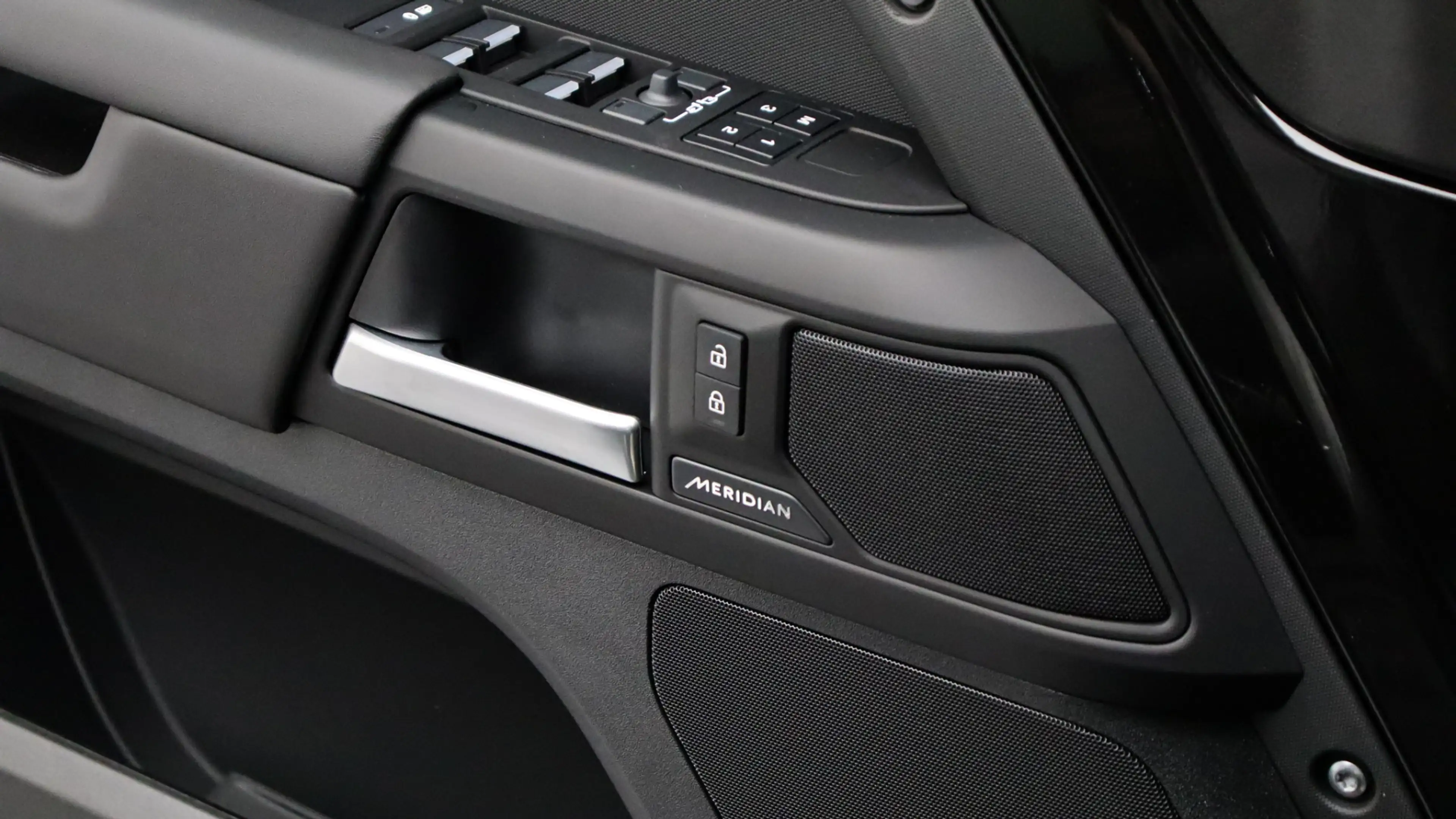 Land Rover Defender 110 P300e 110 X-Dynamic HSE | Stoelventiltie | Hea — photo 11