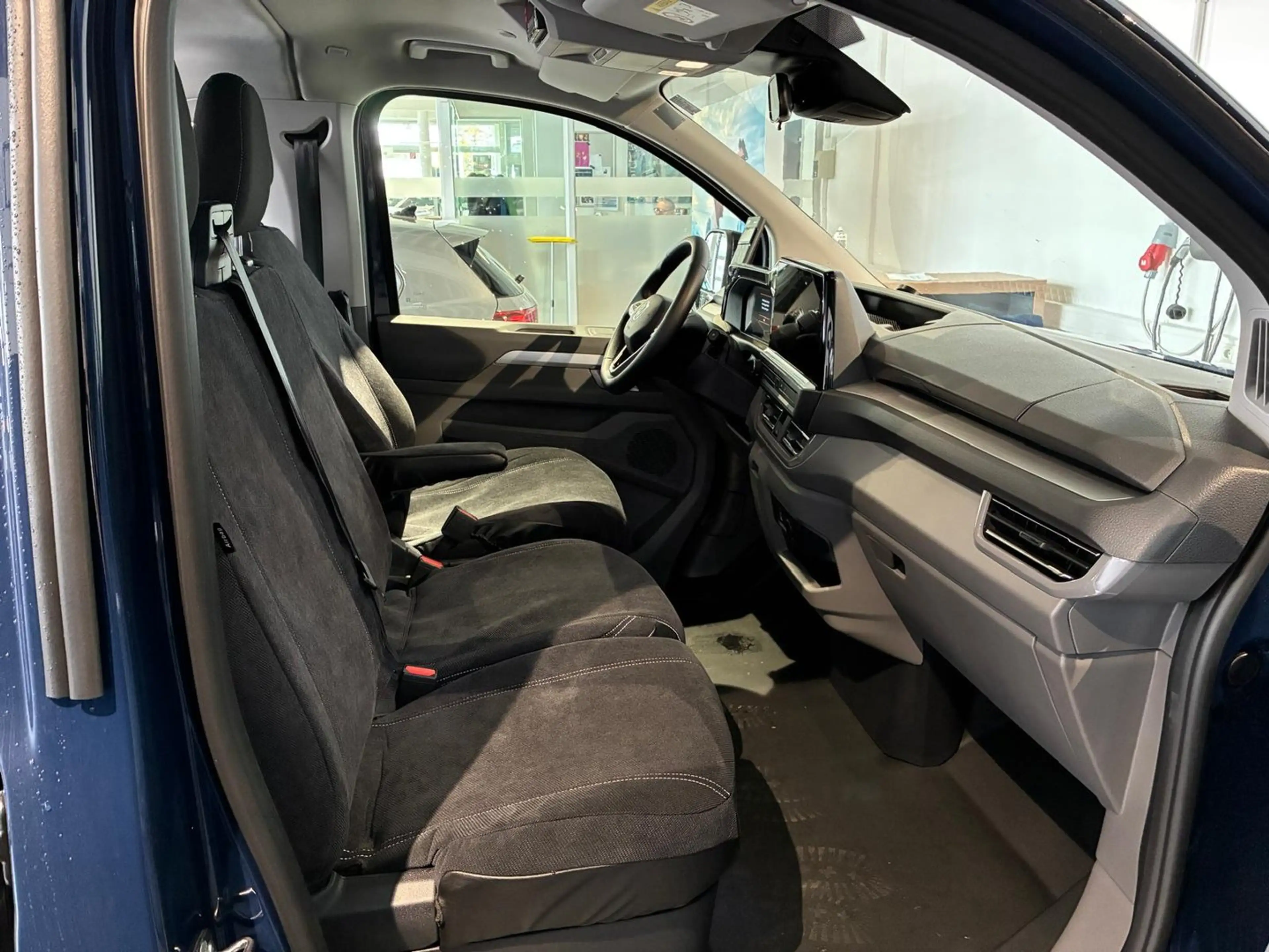 Volkswagen T7 Caravelle VW T7 Caravelle Life LR TDI 4MOTION — photo 12