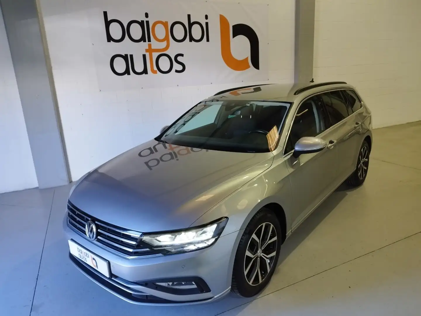 Volkswagen Passat Variant 2.0TDI EVO Executive 110kW Gris - 1