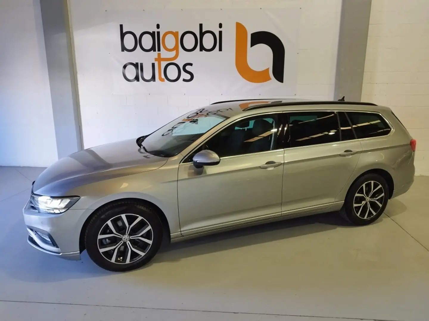 Volkswagen Passat Variant 2.0TDI EVO Executive 110kW Gris - 2