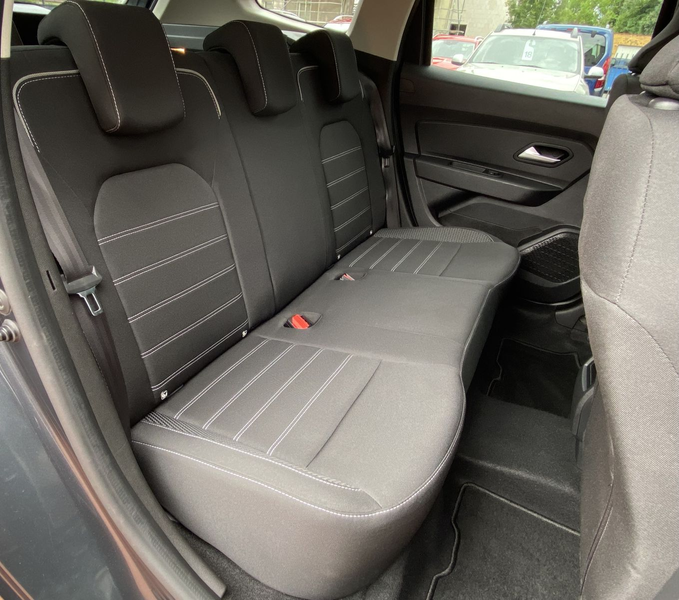 Dacia Duster Prestige Autom Kamera PDC SHZ CarPlay LED — photo 14