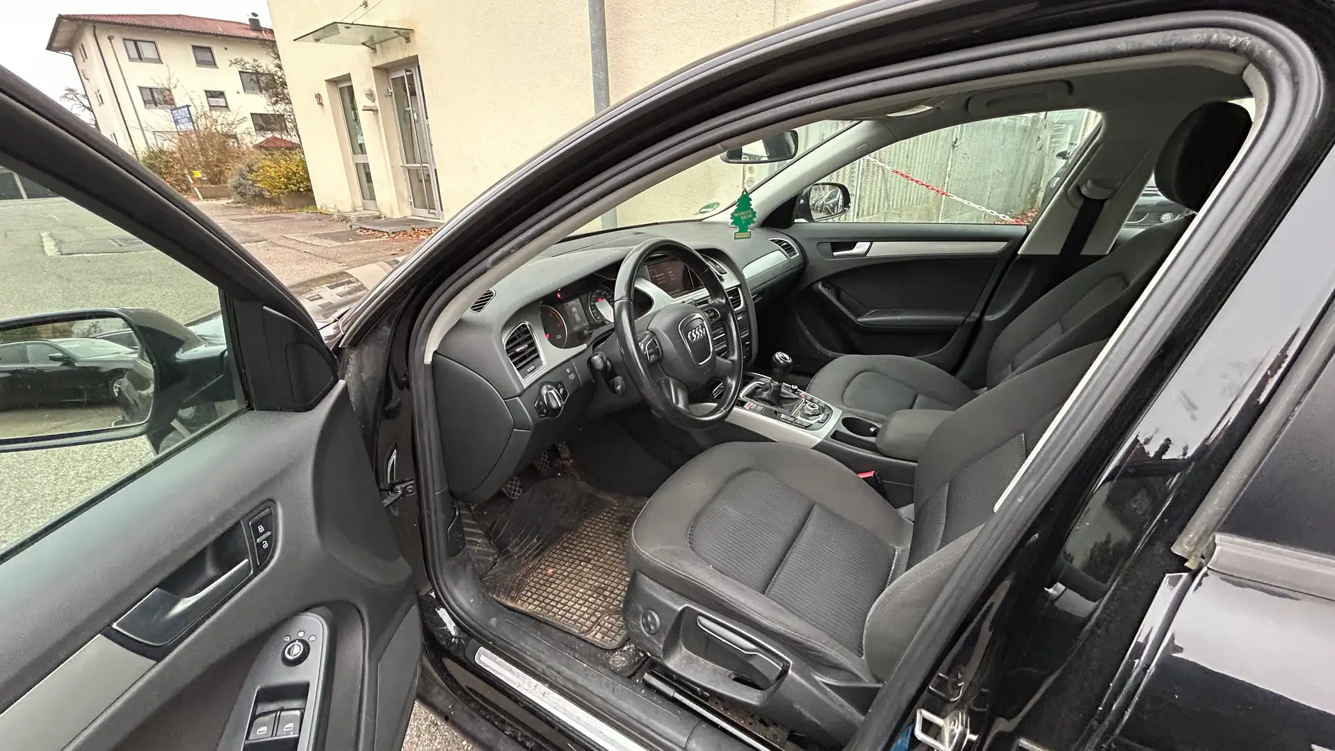 Audi A4 Attraction Schwarz - 2