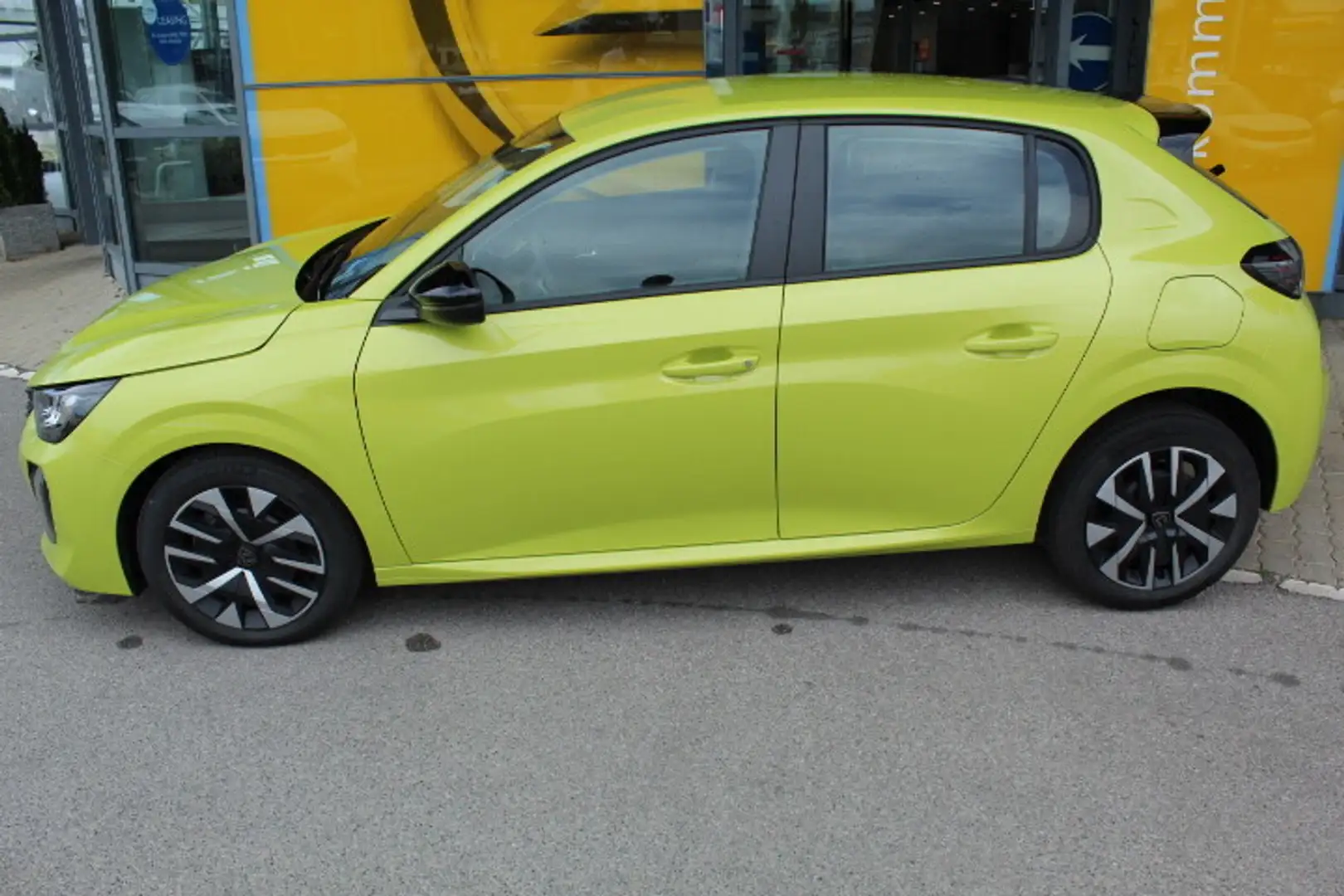 Peugeot 208 Hybrid 110 e-DCS6 Style Gelb - 2
