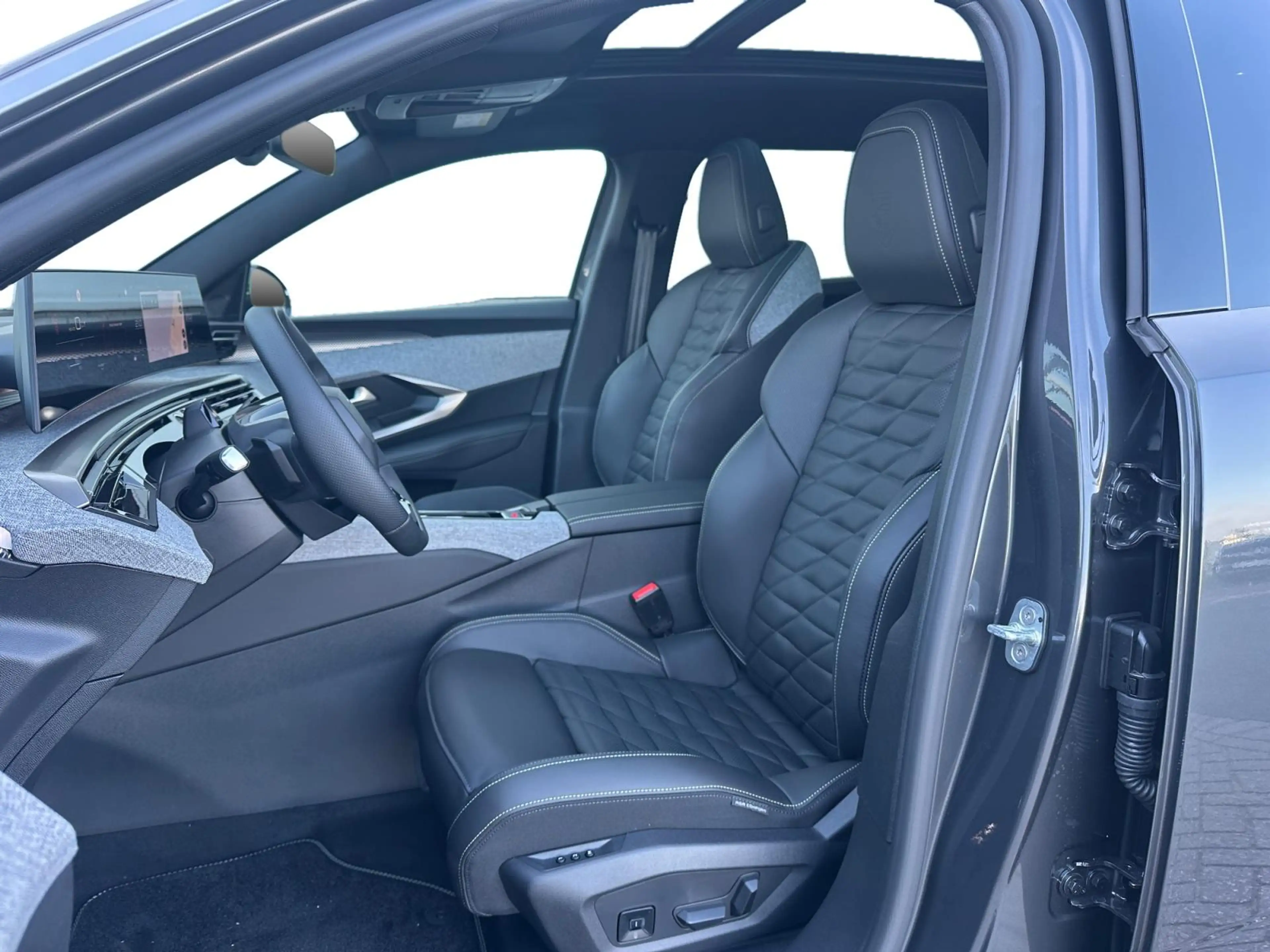 Peugeot 5008 e-5008 GT EV 73kWh 210pk | PANORAMIC NAVIGATION | — photo 10