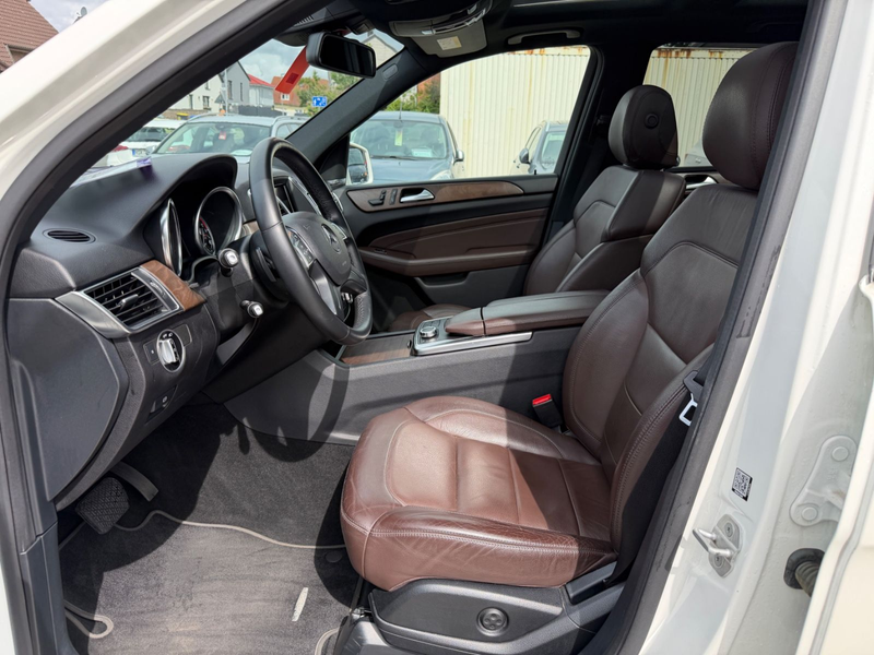 Mercedes-Benz ML 350 BT AMG/SPORT PANO DESIGNO VOLL — photo 12