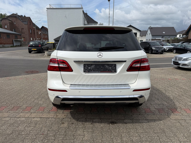 Mercedes-Benz ML 350 BT AMG/SPORT PANO DESIGNO VOLL — photo 7