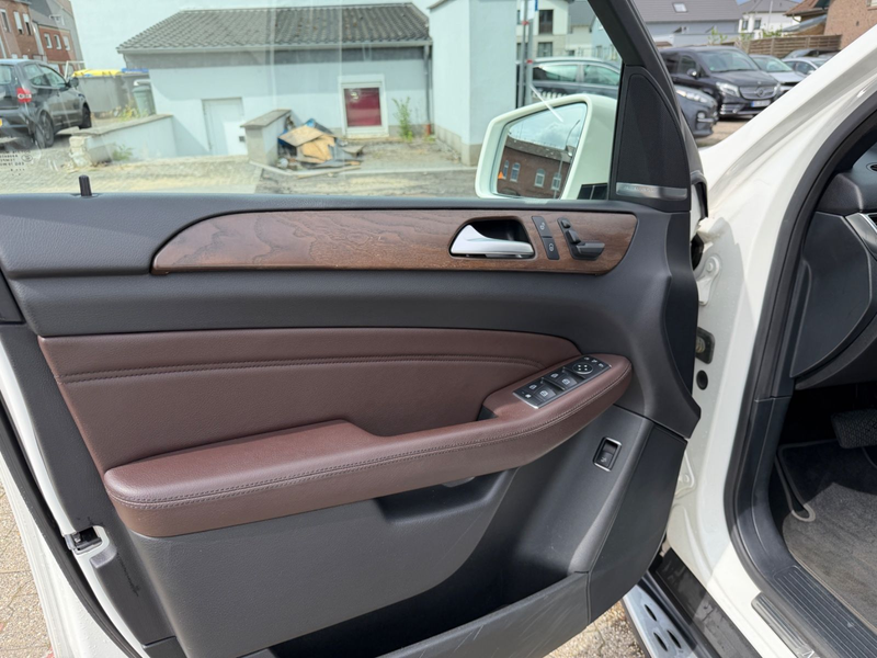 Mercedes-Benz ML 350 BT AMG/SPORT PANO DESIGNO VOLL — photo 11