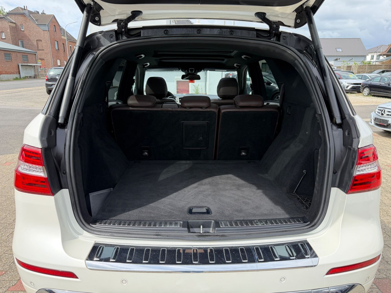 Mercedes-Benz ML 350 BT AMG/SPORT PANO DESIGNO VOLL — photo 14