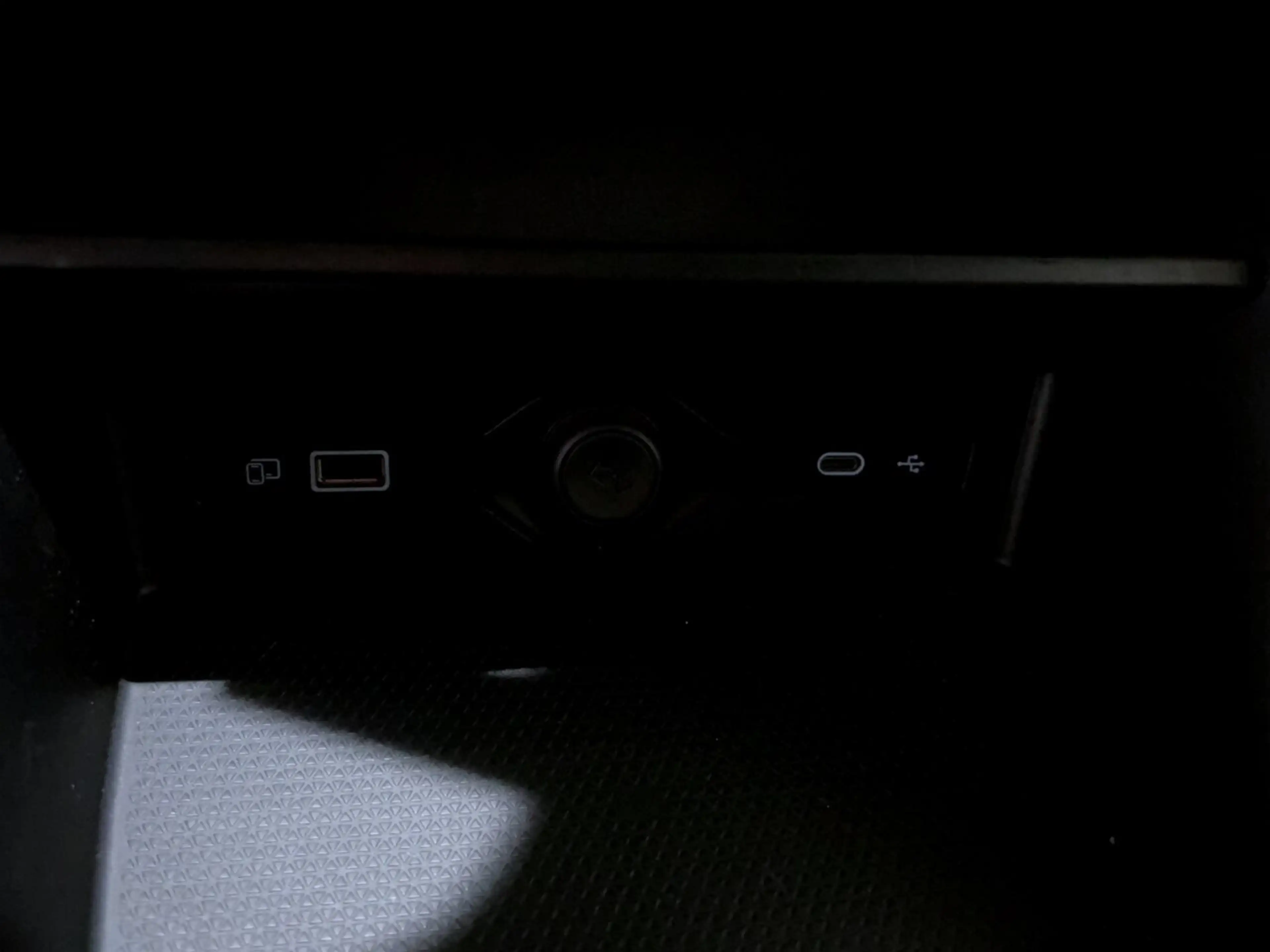 MG MG3 1.5 Luxe/Camera/Led/Navi/Carplay — photo 12