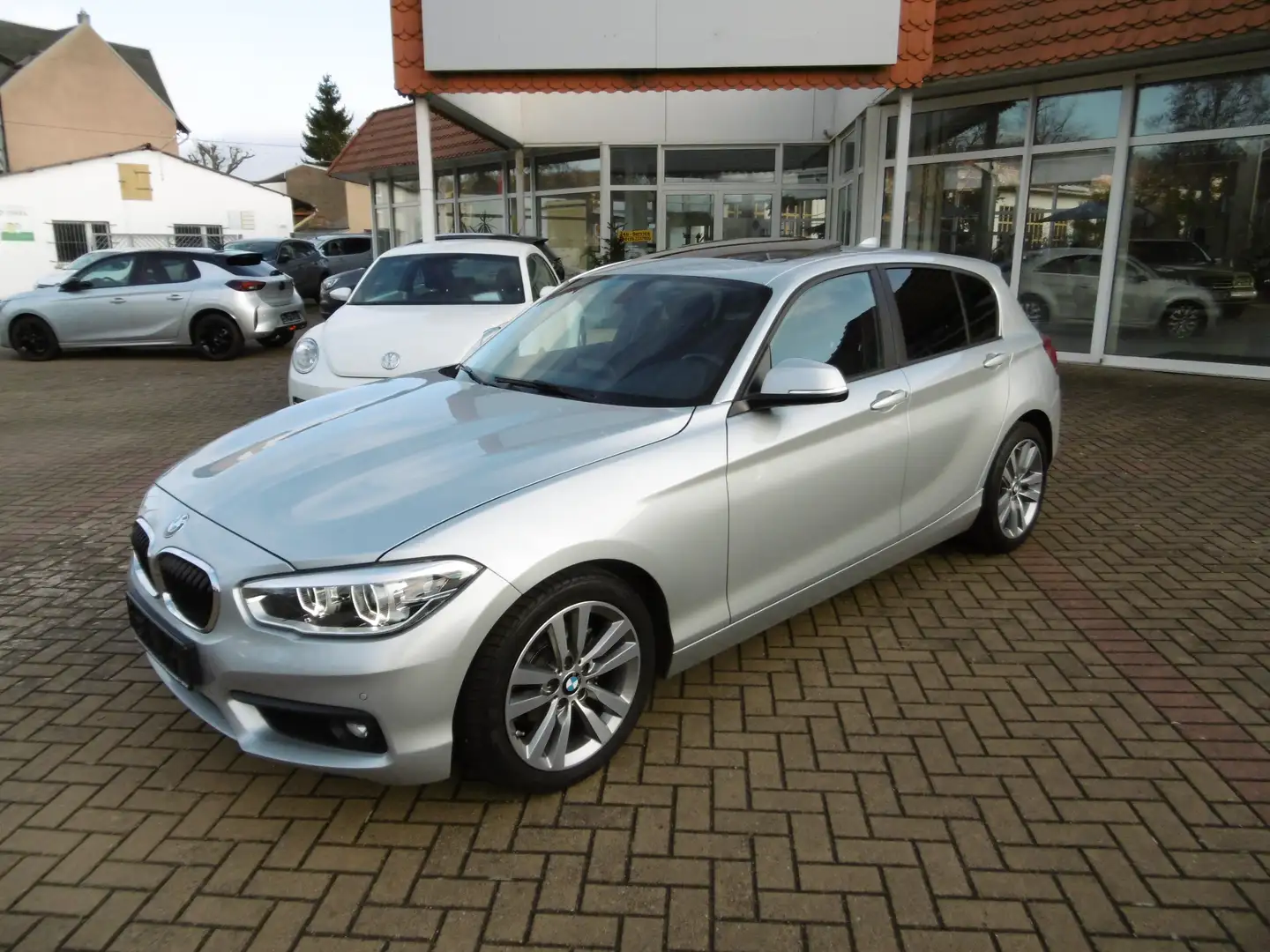 BMW 118 118 i Advantage LED, Navi, SHZ, Schiebedach Grau - 1