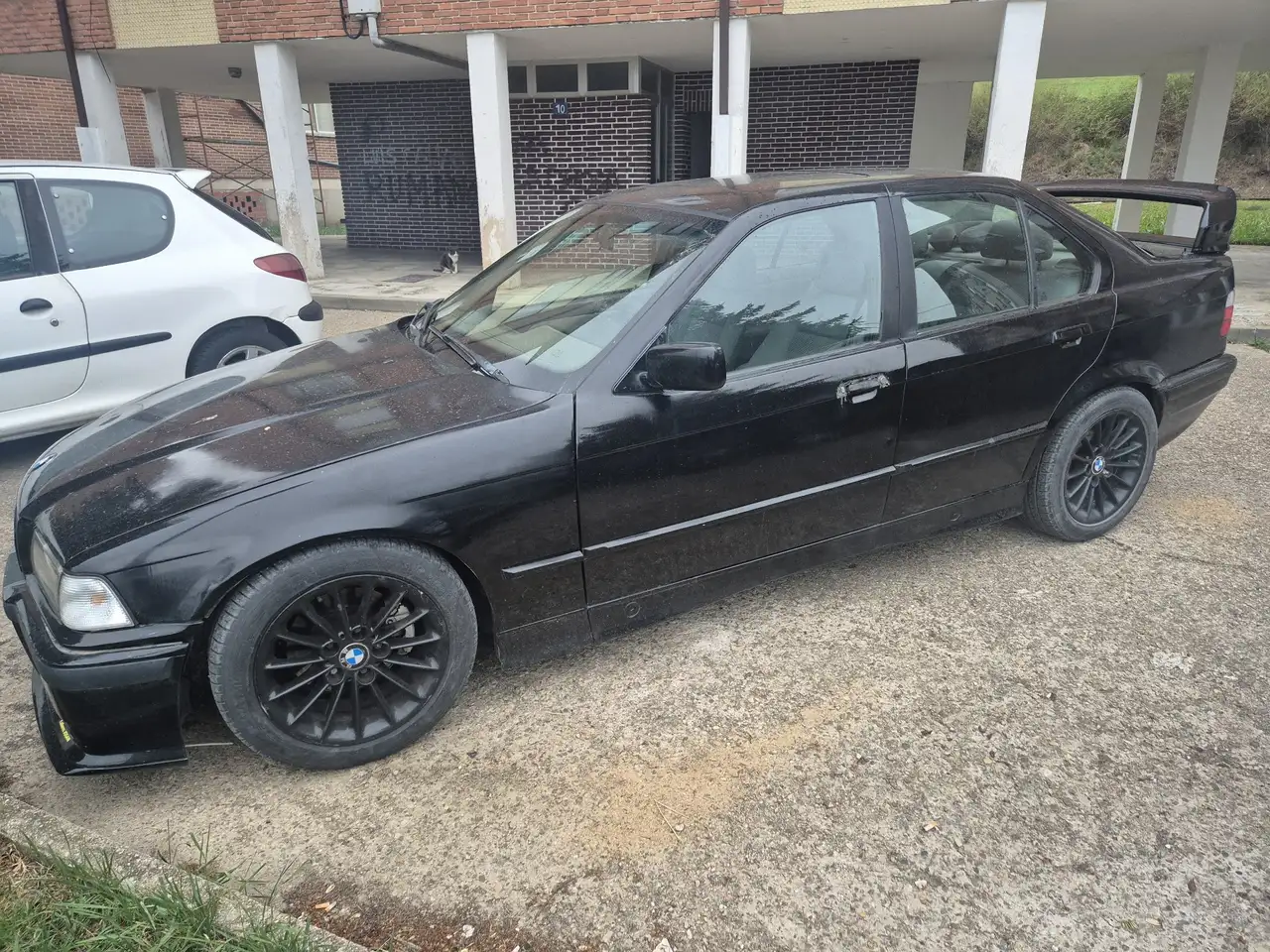BMW 318i, foto 2