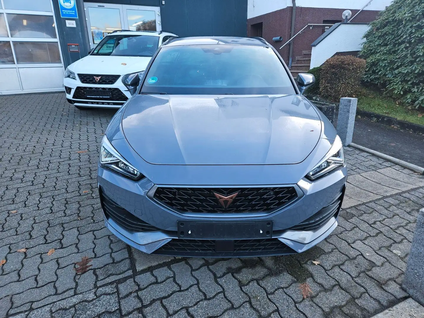 CUPRA Leon Sportstourer VZ 1,4 e-Hybrid Grau - 2