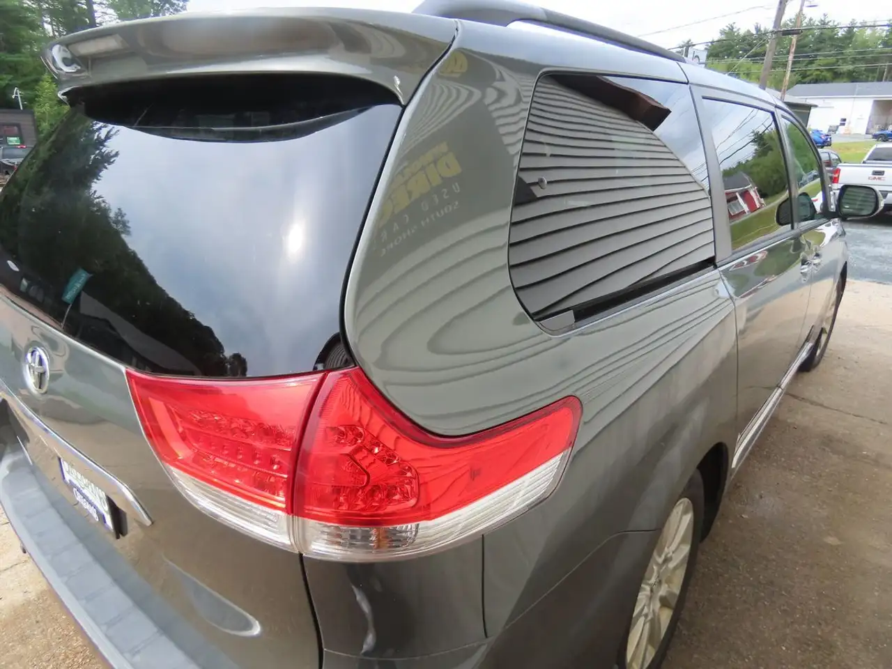 Toyota Sienna photo Toyota Sienna