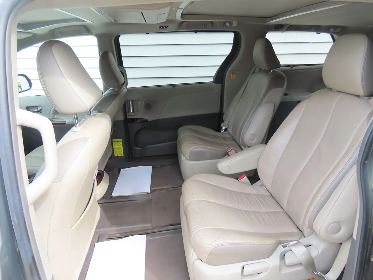 Toyota Sienna photo Toyota Sienna