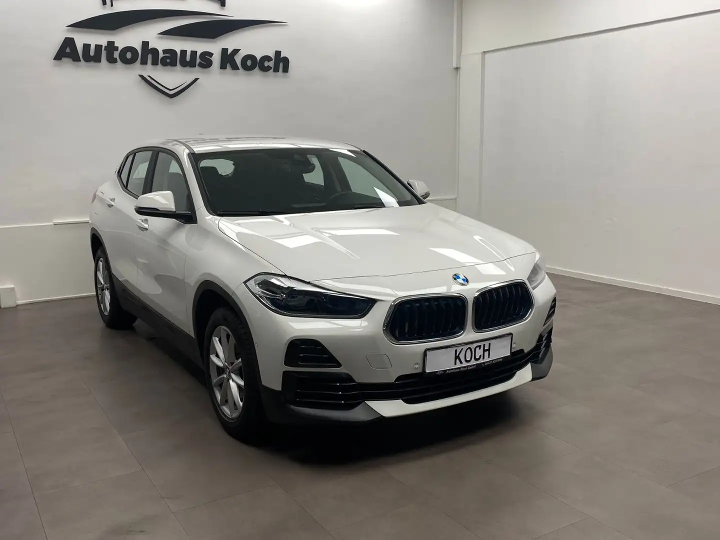 BMW X2 sDRIVE 18d KOMPAKT, KRAFTVOLL UND FAHRFREUDE Blanc - 1