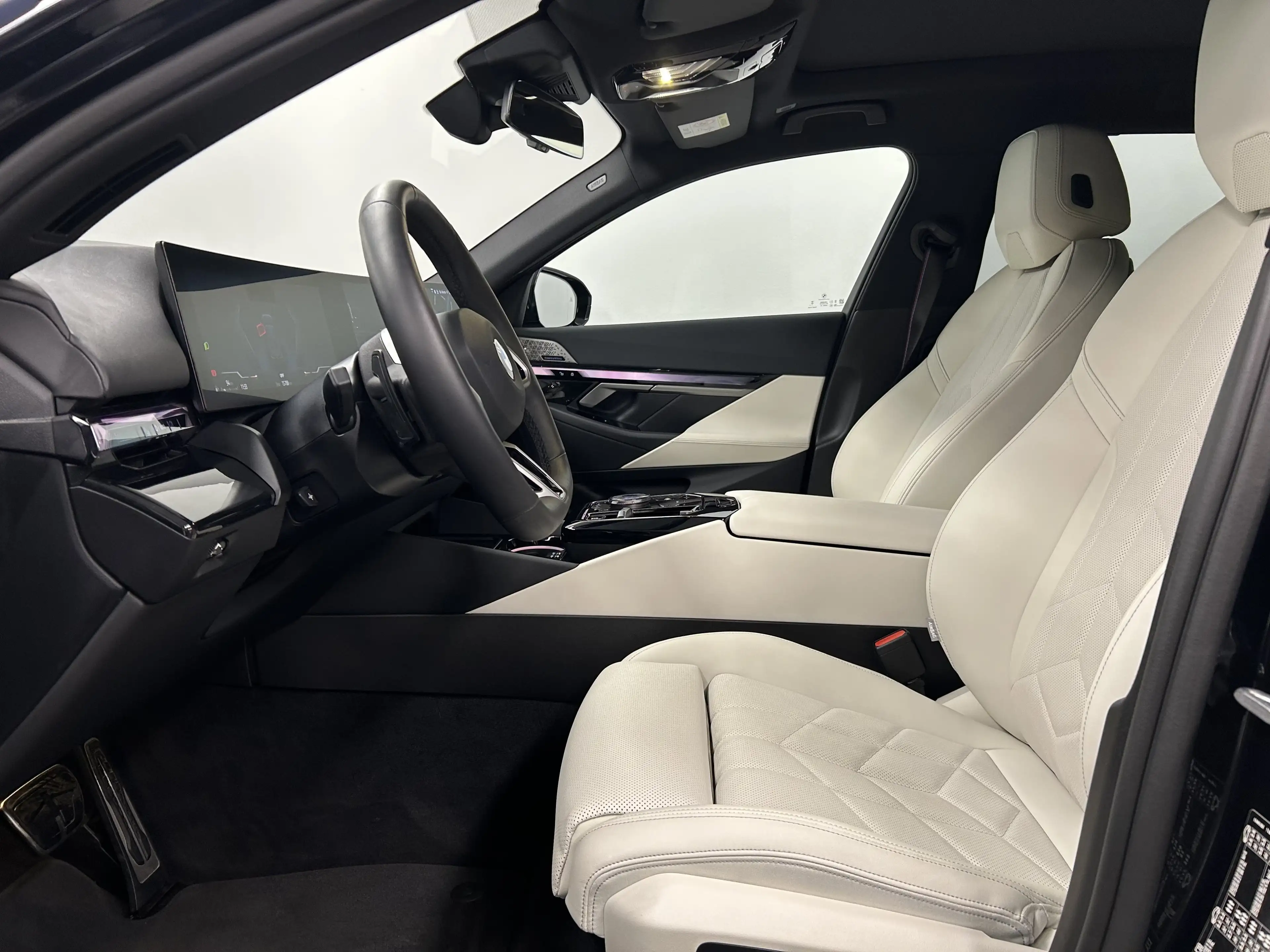 BMW 540 d xDrive Touring — photo 4