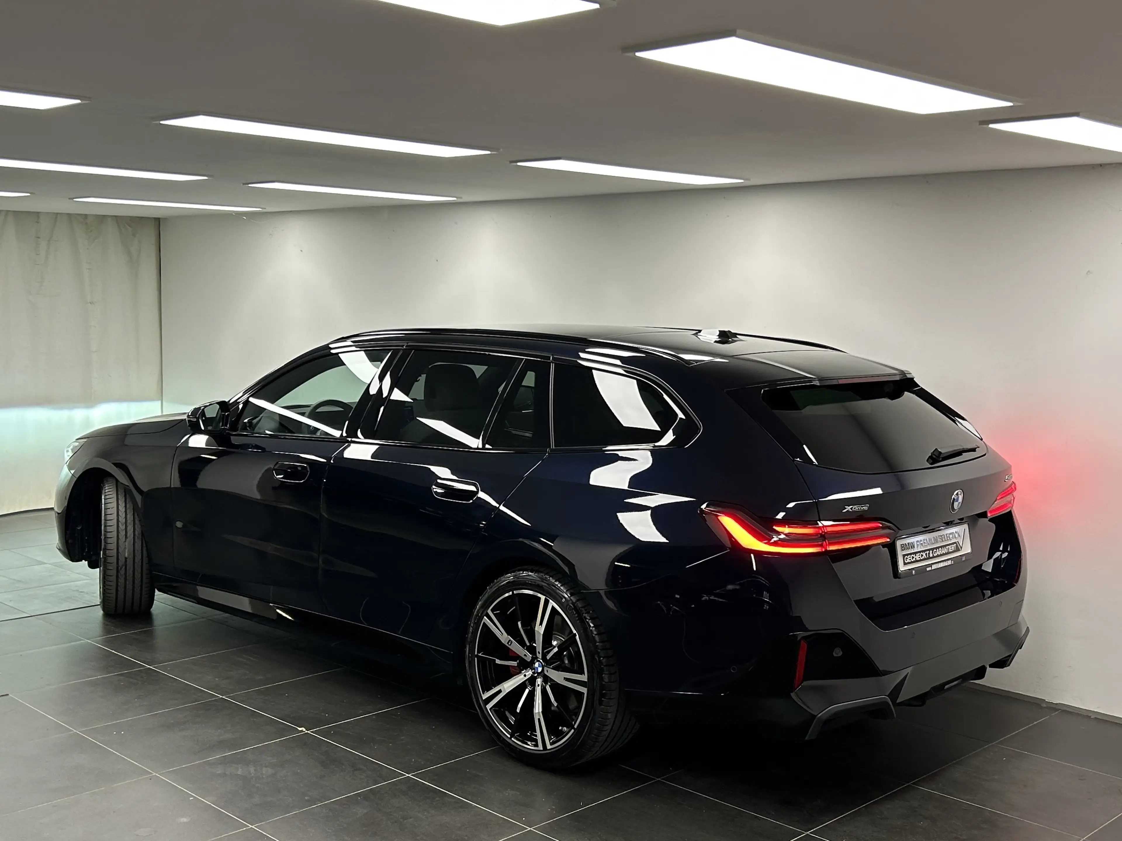 BMW 540 d xDrive Touring — photo 3