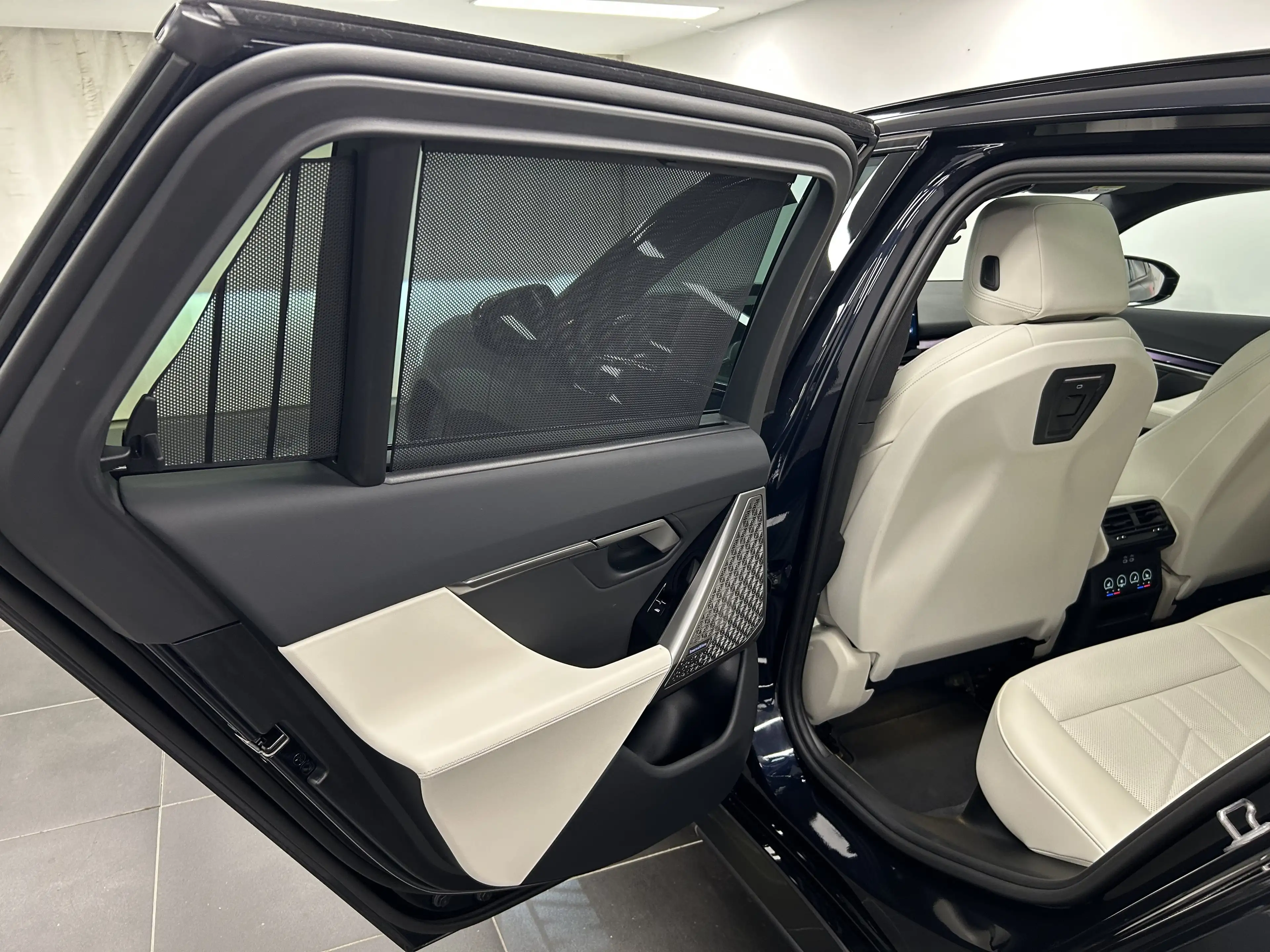 BMW 540 d xDrive Touring — photo 14