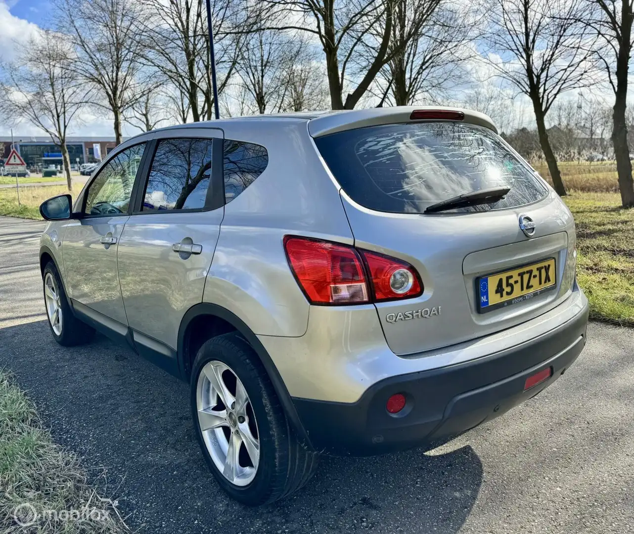 Nissan Qashqai 1.6 Acenta*NEW APK*GLAZEN DAK*PARKEERSENSOR Grijs - 2