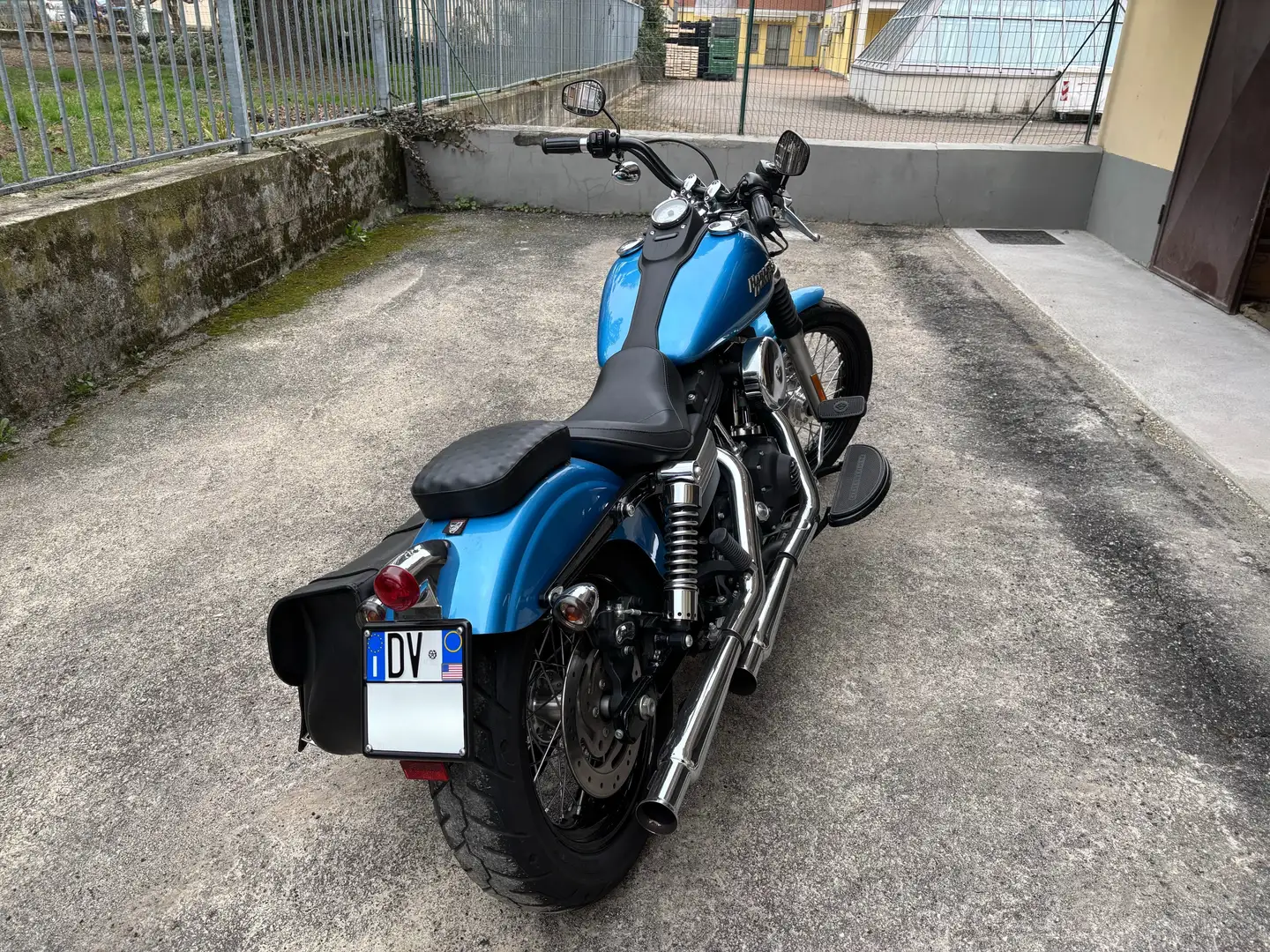 Harley-Davidson Dyna Street Bob Albastru - 2