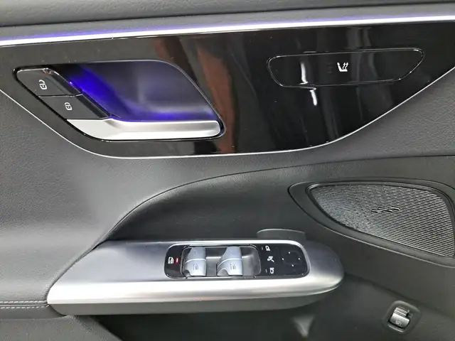 Mercedes-Benz C-Class view 10