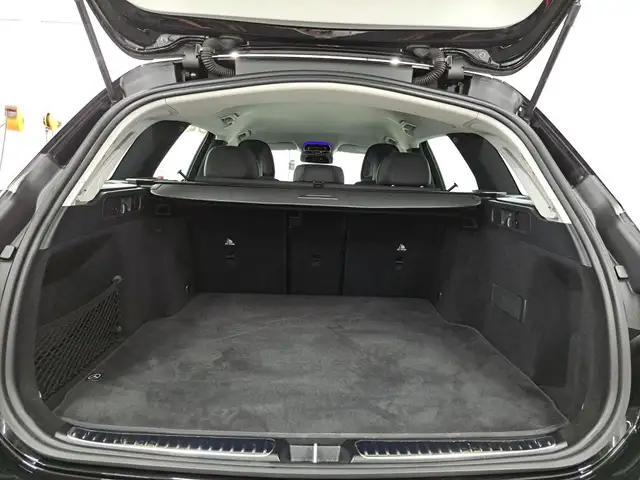 Mercedes-Benz C-Class view 7