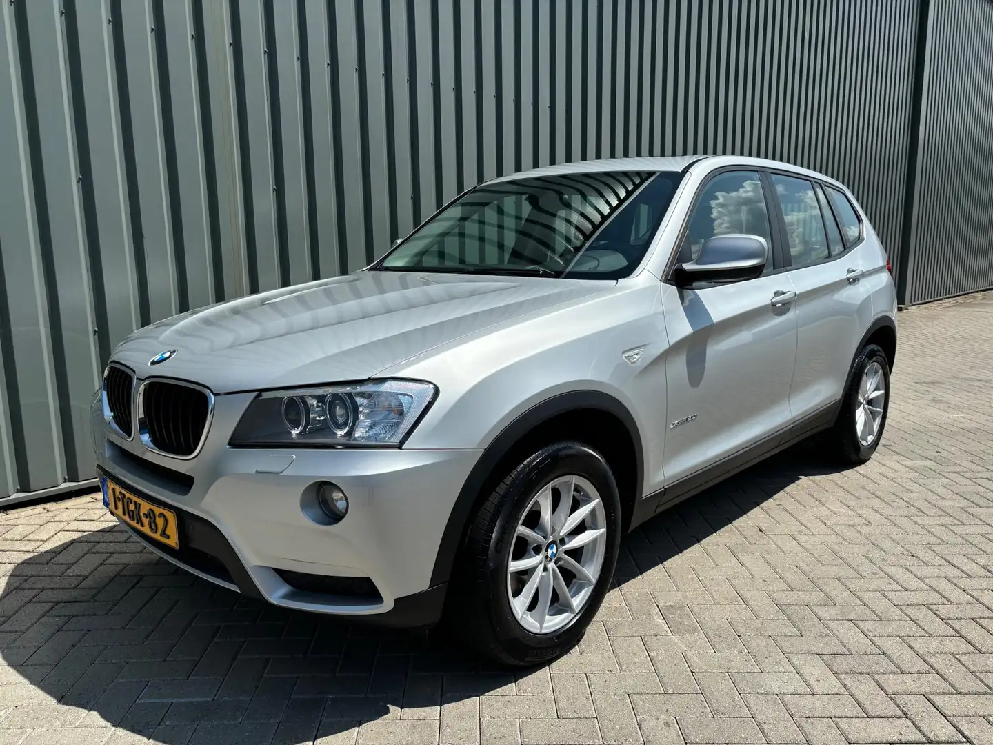 BMW X3 XDrive20i Business AUTOMAAT - Panorama - Bi-Xenon Grijs - 2