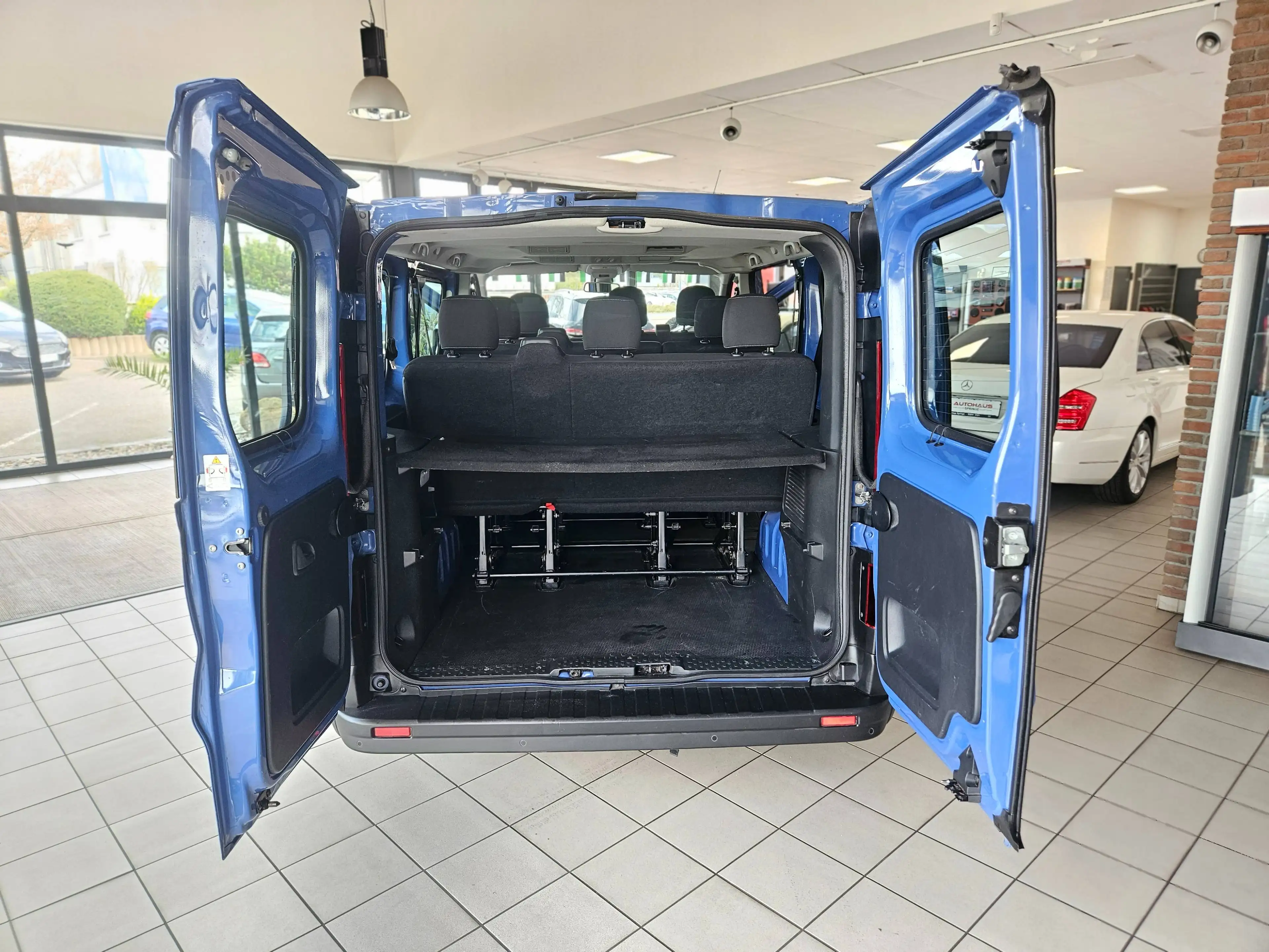 Opel Vivaro Combi *9-Sitzer, HU + Inspektion neu, MwSt. ausw.* — photo 11