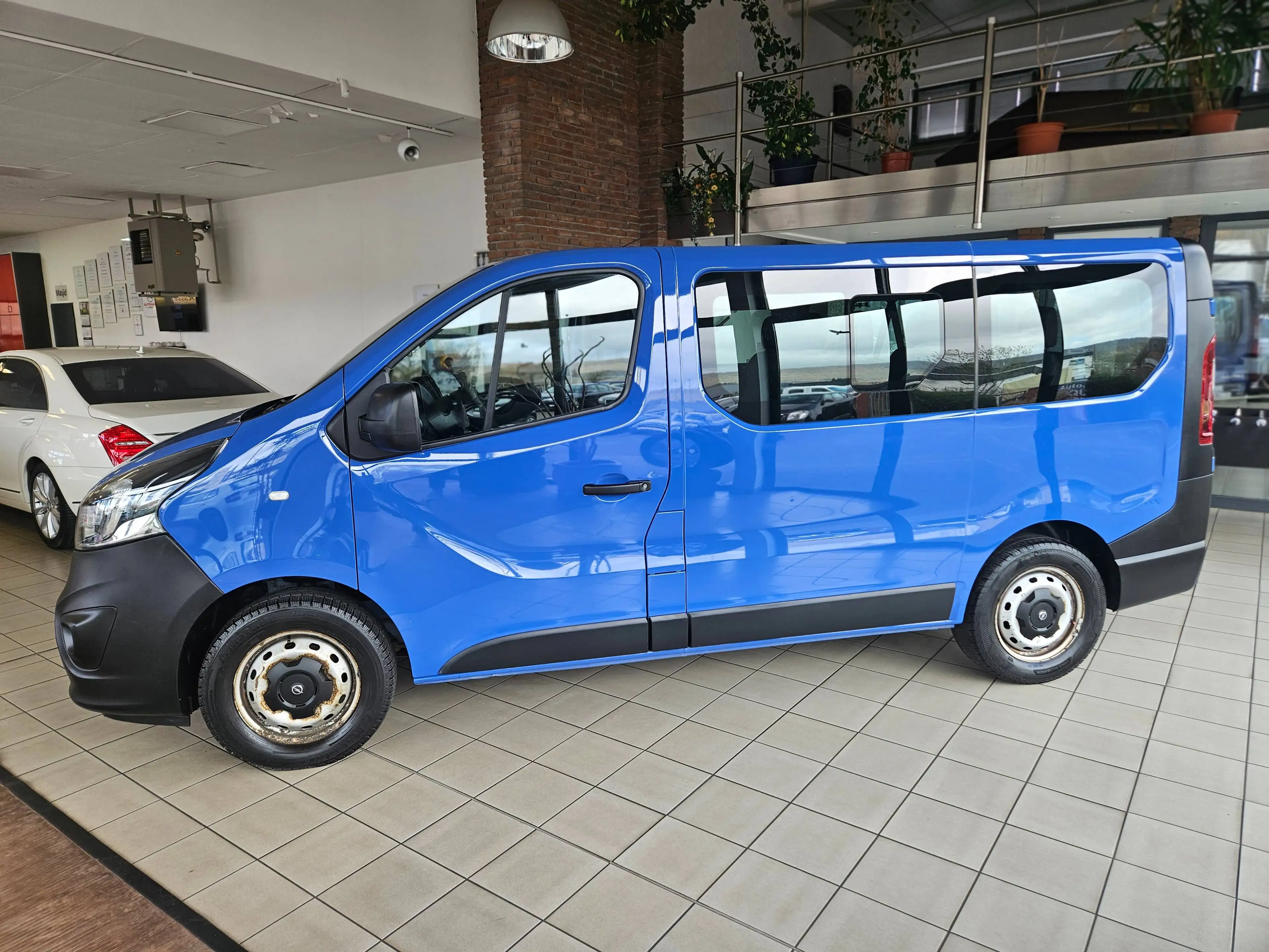 Opel Vivaro Combi *9-Sitzer, HU + Inspektion neu, MwSt. ausw.* — photo 2