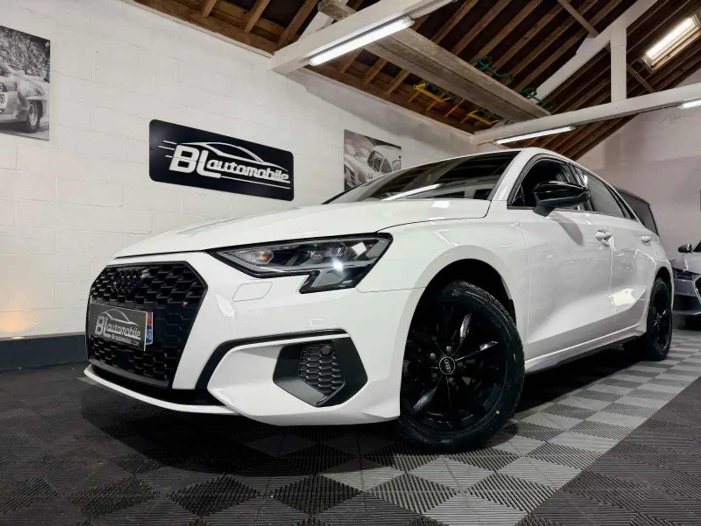 Audi A3 35 TFSI 150CH MILD HYBRID BUSINESS LINE S TRONIC 7 Carplay - Régulateur - Sièges Weiß - 1