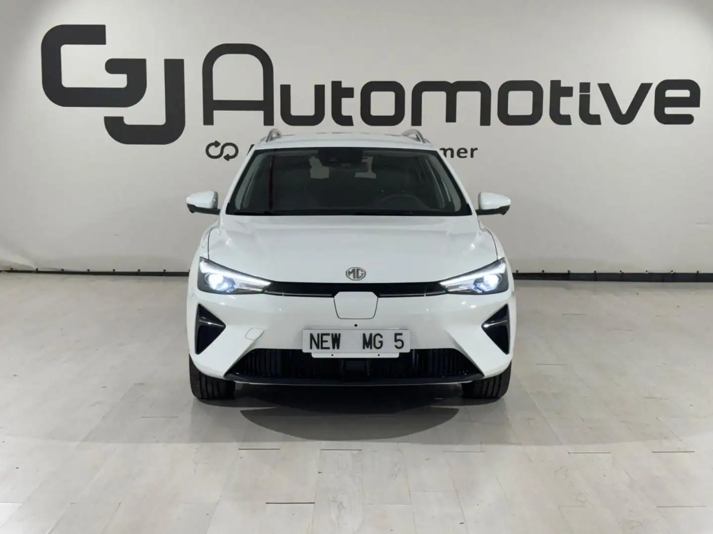 MG MG5 Long Range Luxury Blanco - 2