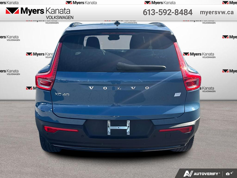 2023 Volvo XC40 Twin eAWD Plus — снимка 1