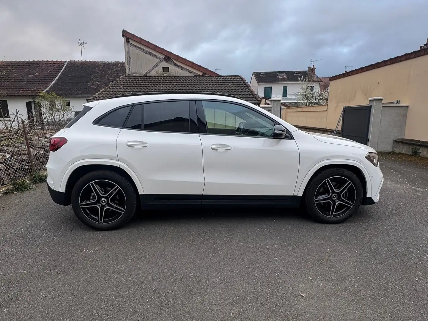 Mercedes-Benz GLA 200 GLA 200 d 8G-DCT AMG Line Blanc - 2