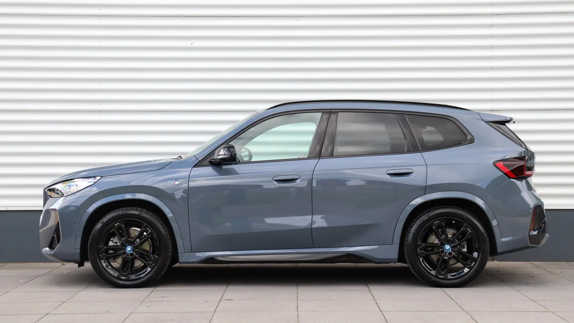 BMW iX1 xDrive30 M-Sport | Harman/Kardon | Trekhaak | Head Grijs - 2