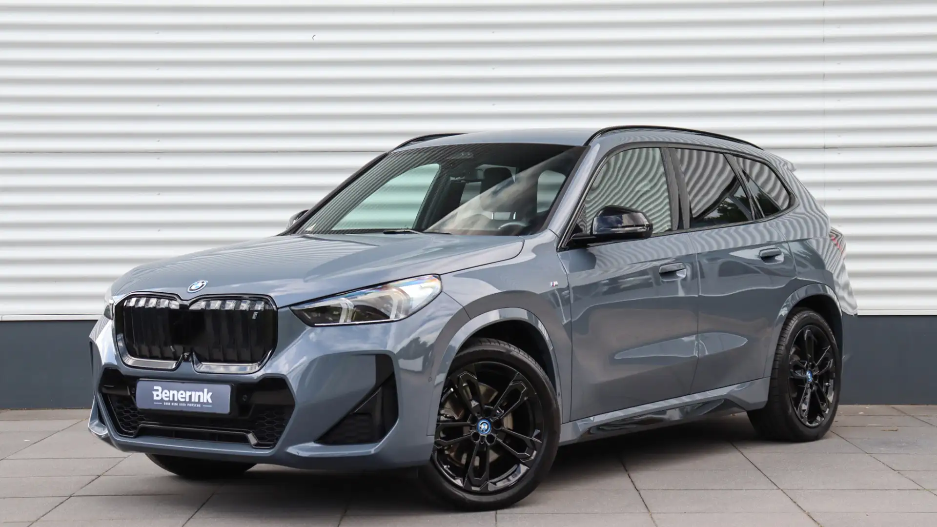 BMW iX1 xDrive30 M-Sport | Harman/Kardon | Trekhaak | Head Grijs - 1