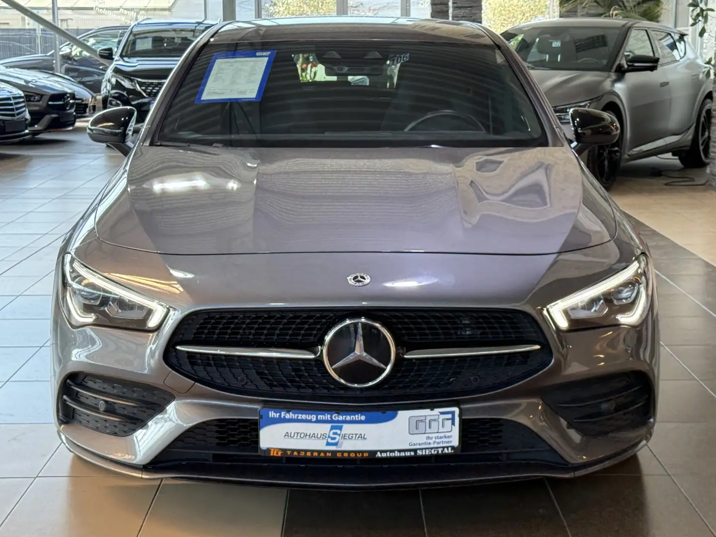 Mercedes-Benz CLA 220 AMG-Line Burmester LED Grau - 2