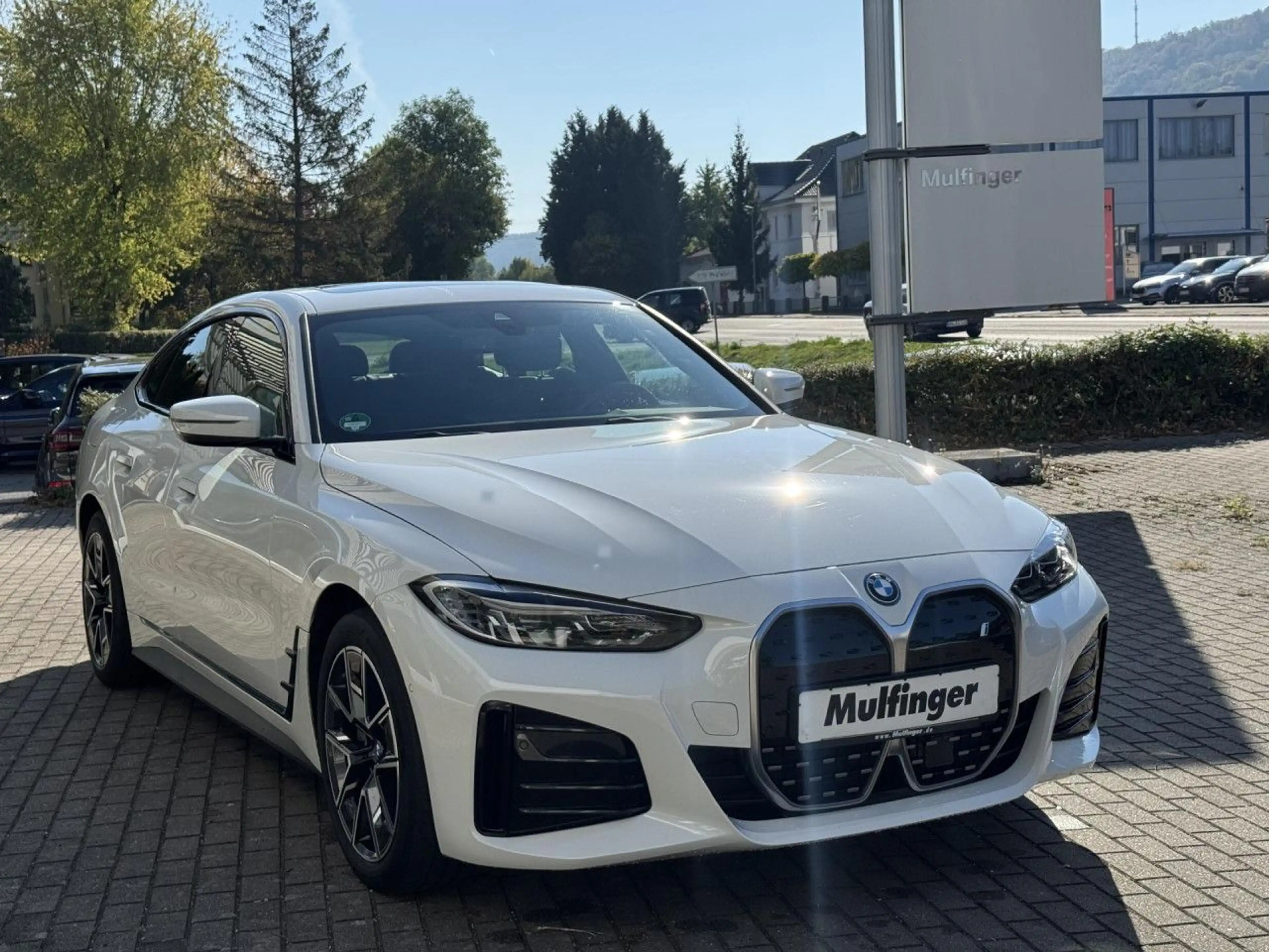 BMW i4 e35 M Sport ACC Kamera Glasd.Live-Navi HiFi LED — photo 5