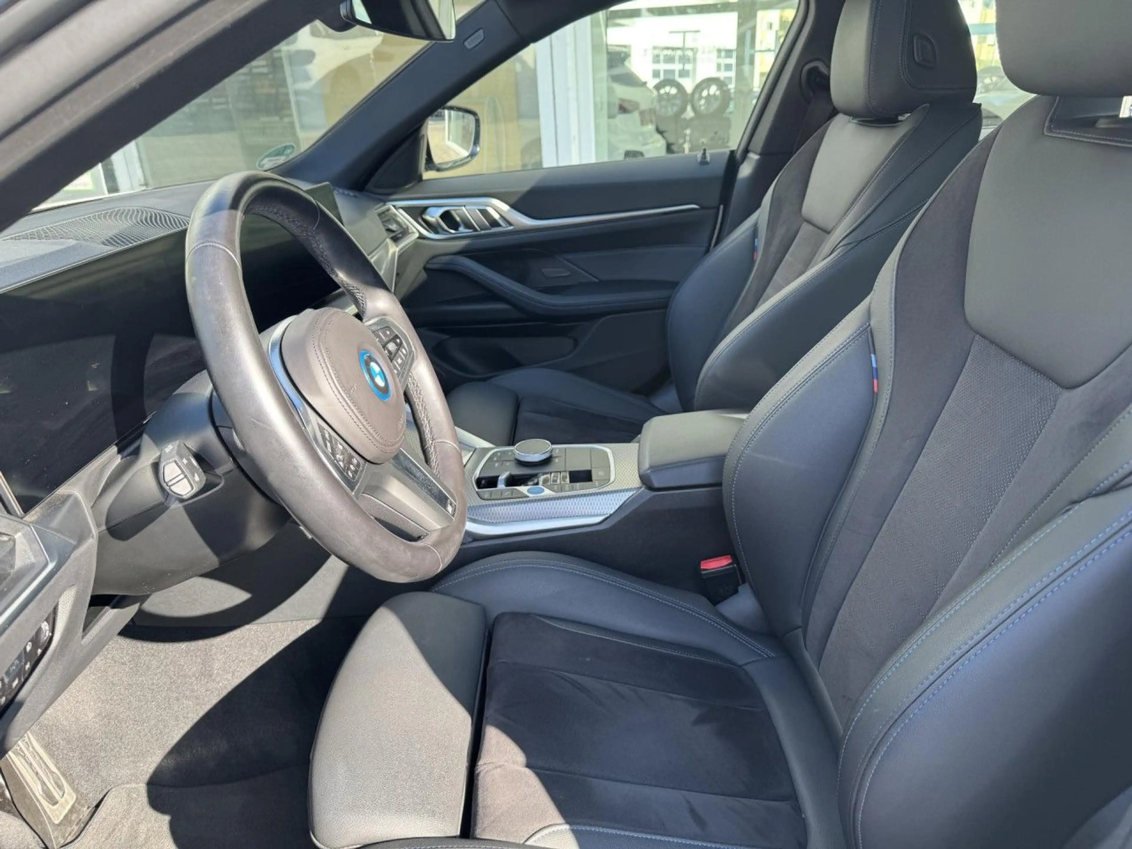 BMW i4 e35 M Sport ACC Kamera Glasd.Live-Navi HiFi LED — photo 7
