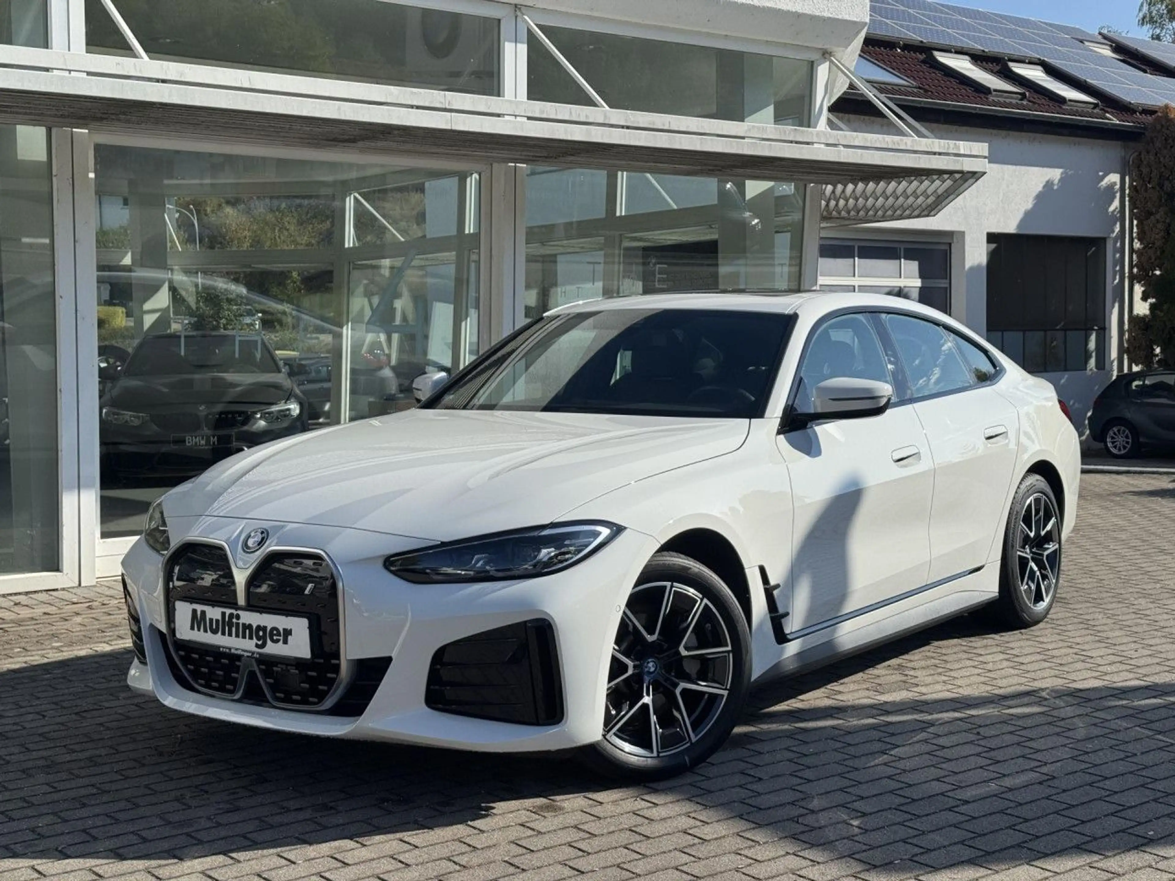 BMW i4 e35 M Sport ACC Kamera Glasd.Live-Navi HiFi LED — photo 2