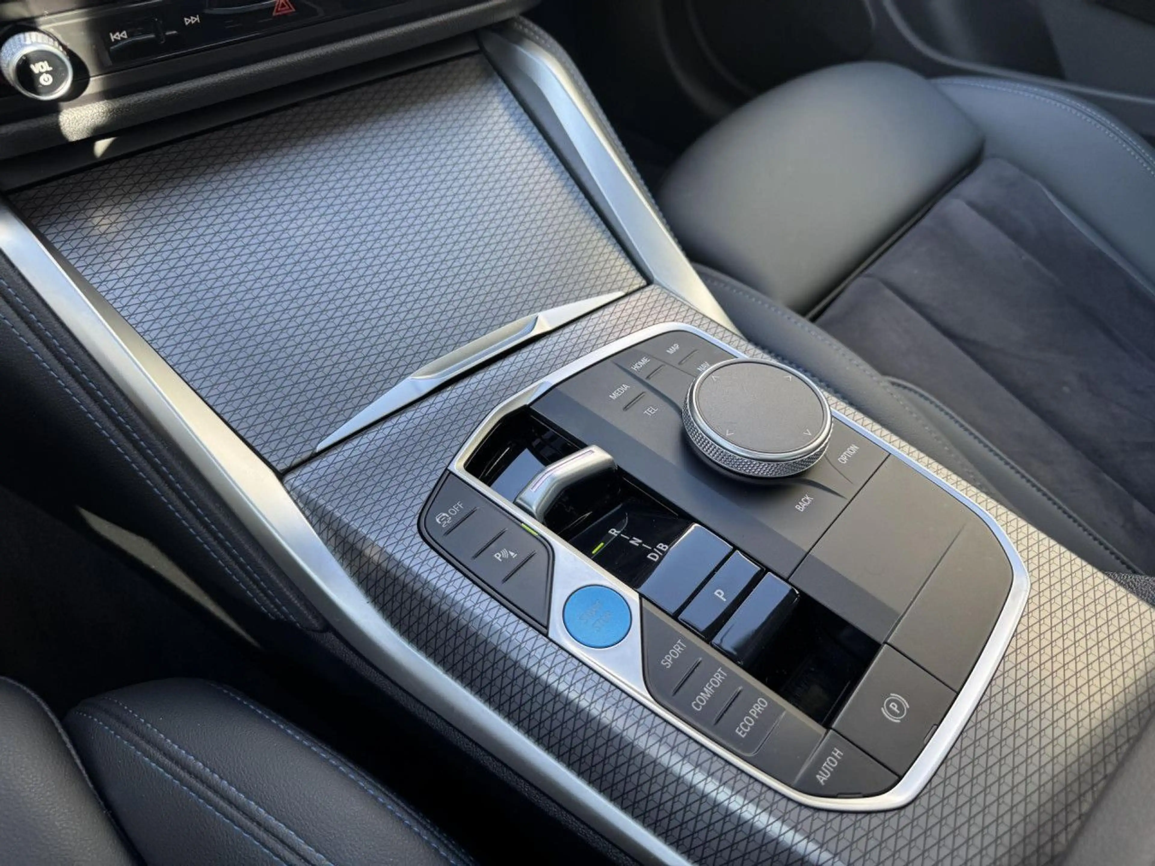 BMW i4 e35 M Sport ACC Kamera Glasd.Live-Navi HiFi LED — photo 10