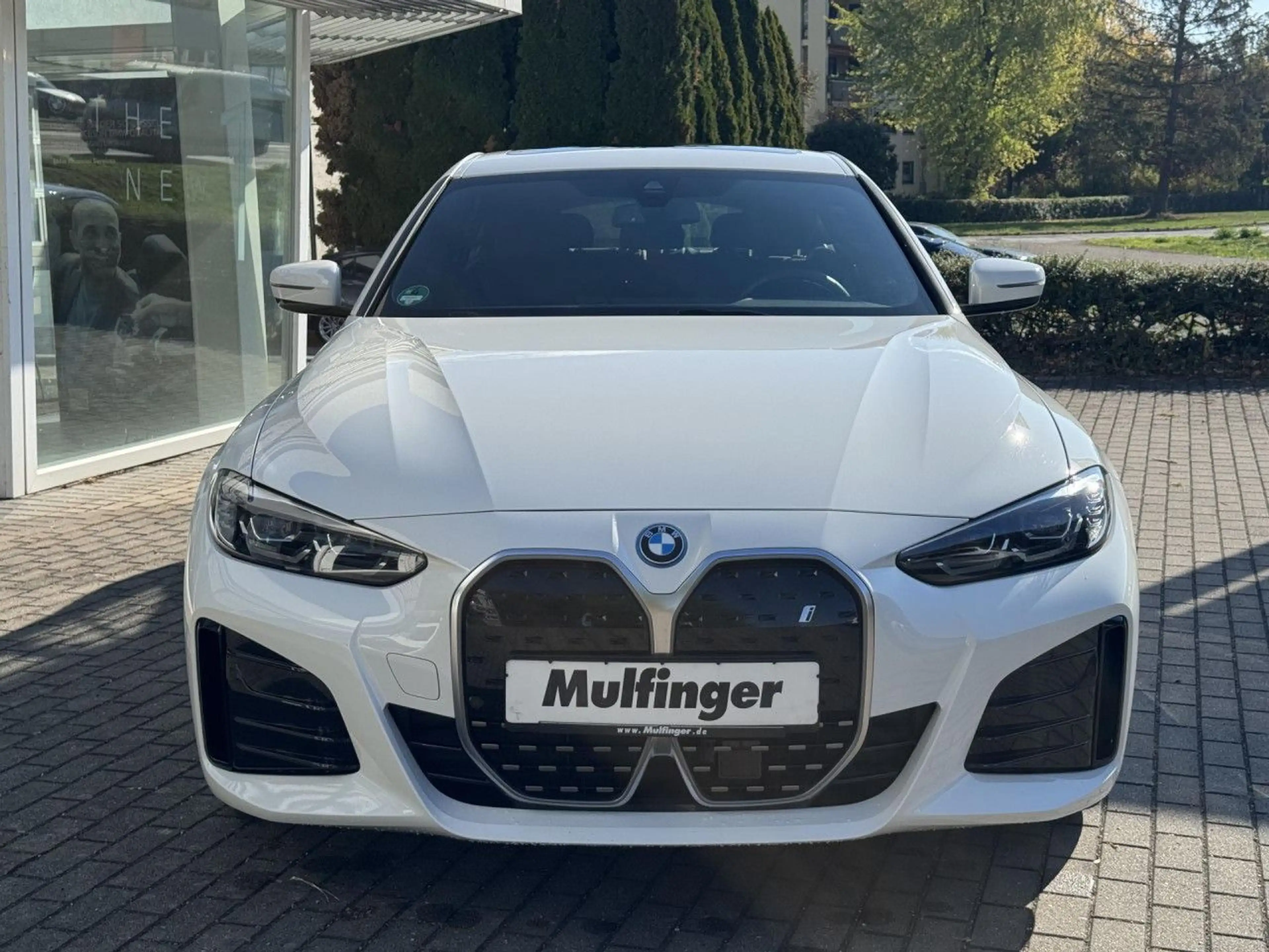 BMW i4 e35 M Sport ACC Kamera Glasd.Live-Navi HiFi LED — photo 3