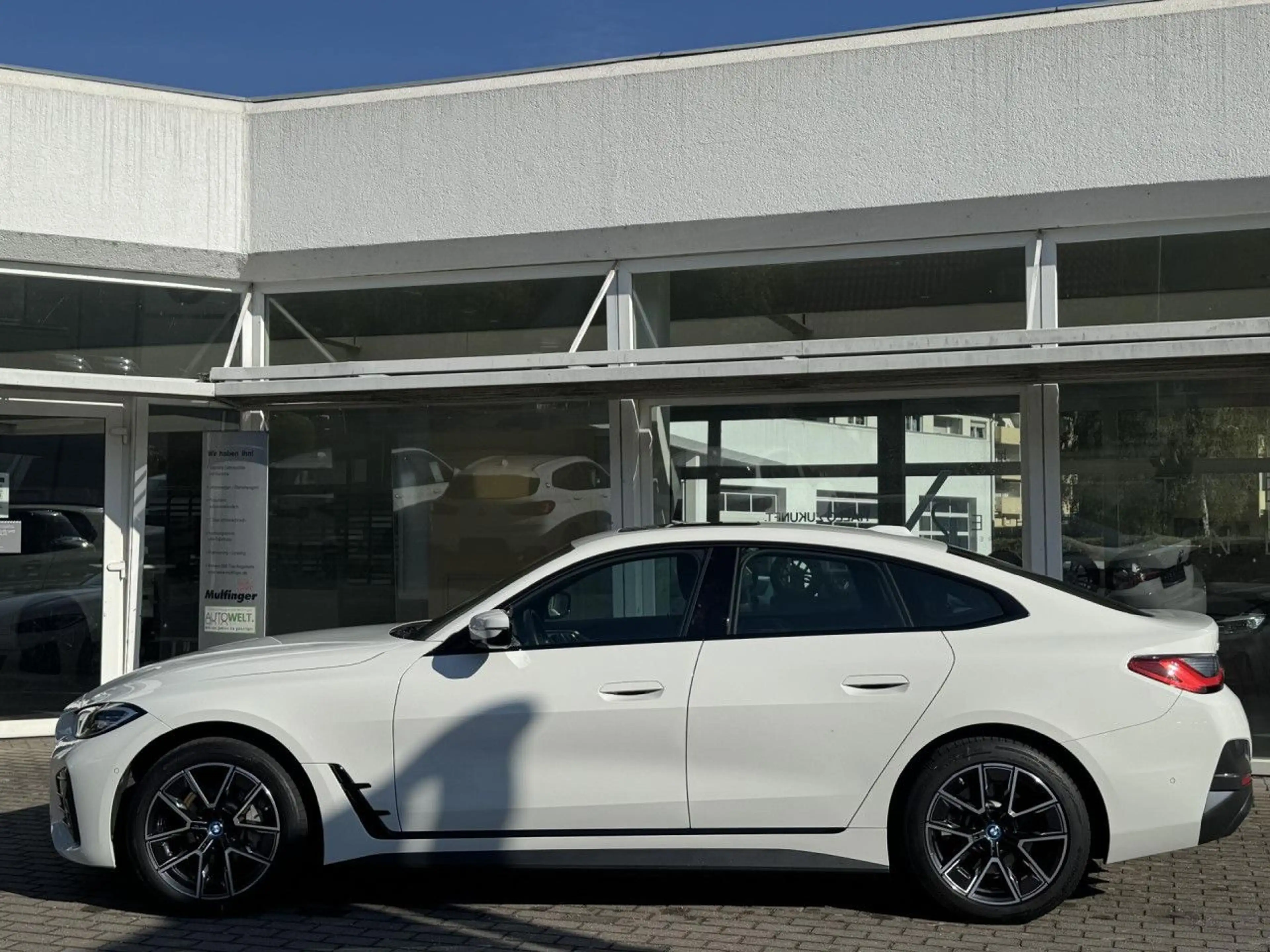 BMW i4 e35 M Sport ACC Kamera Glasd.Live-Navi HiFi LED — photo 6